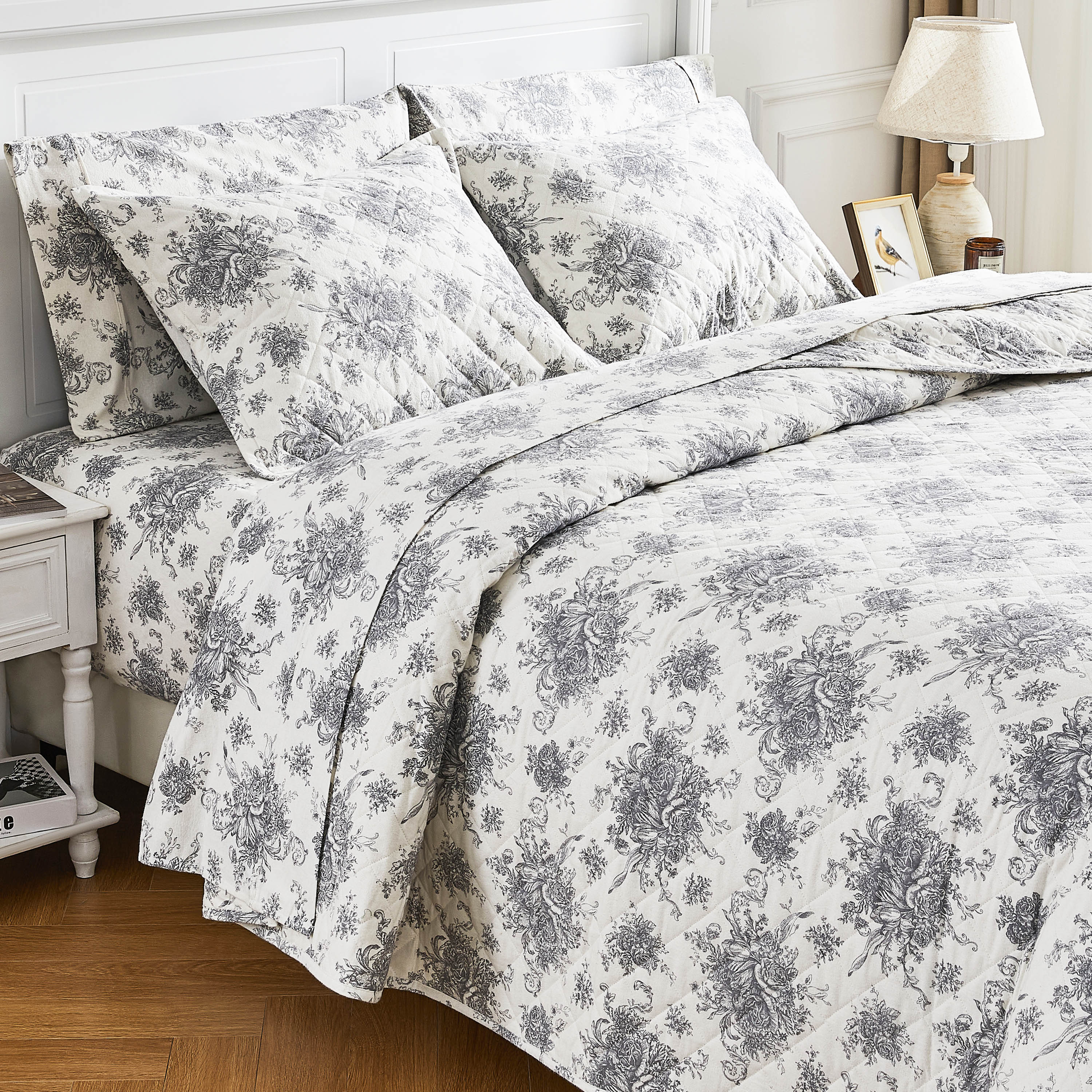 Petit Toile Cotton Flannel Quilt Set