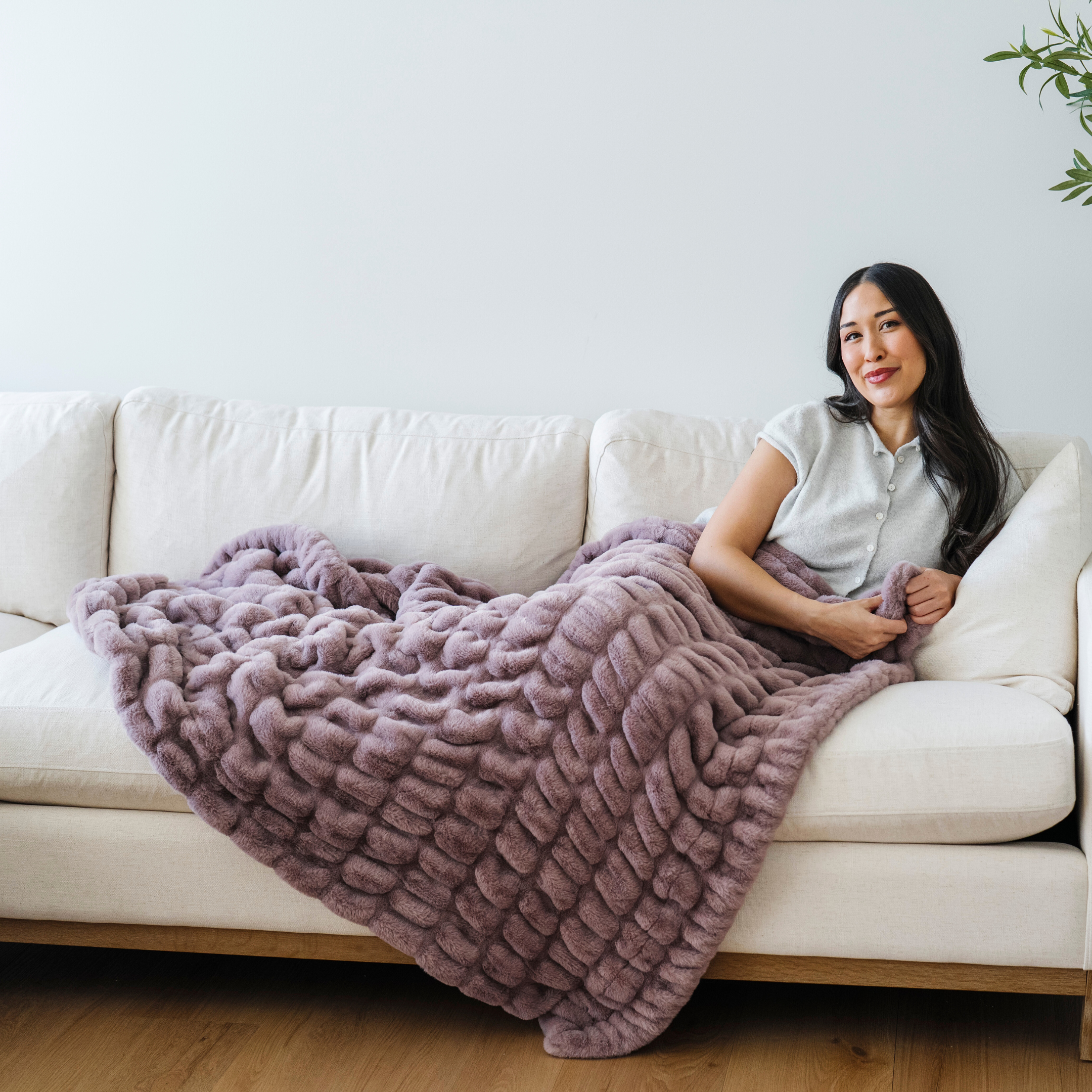DOUBLE RUCHED FAUX FUR XL THROW BLANKETS
