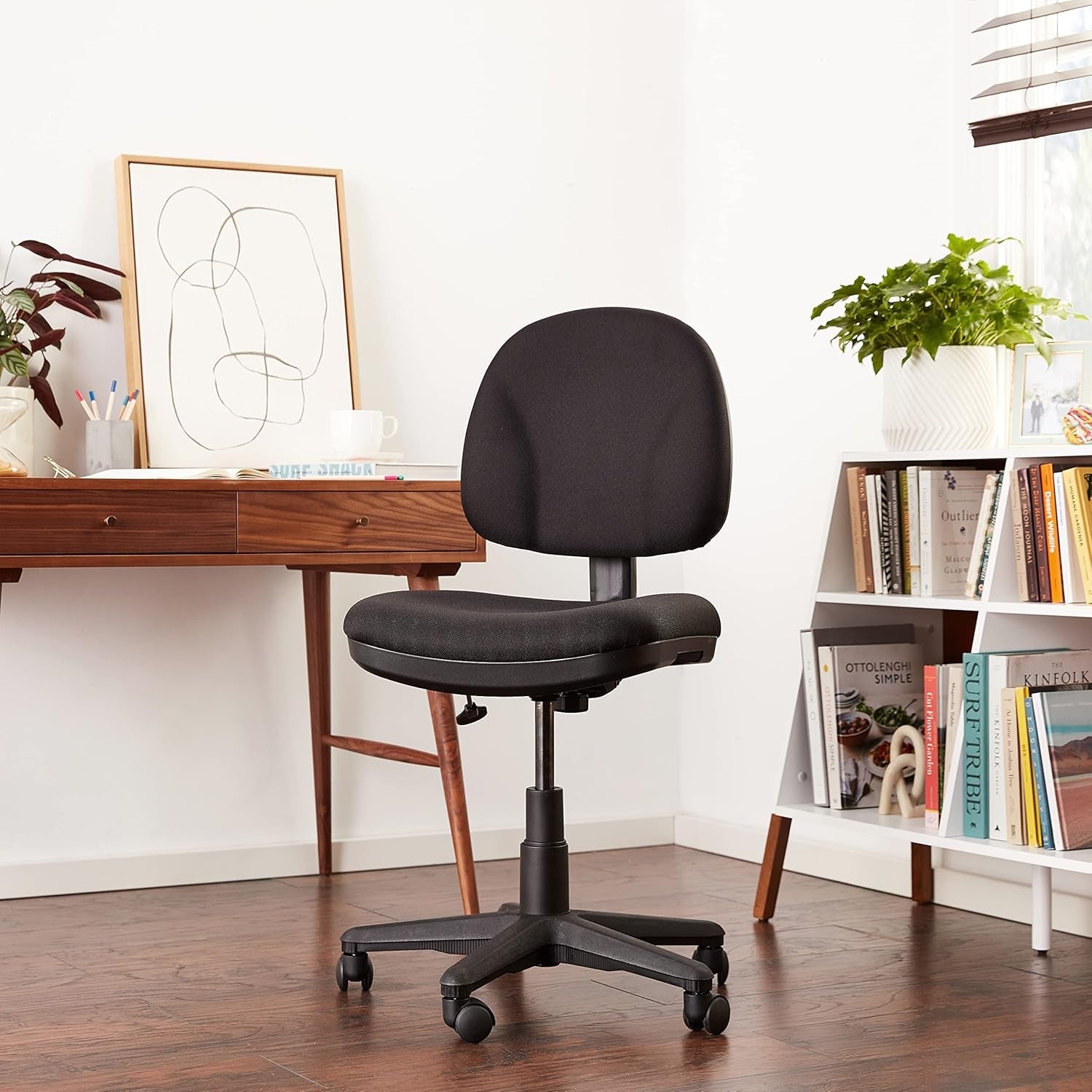 Black Pneumatic Office Task Chair With Lumbar Support