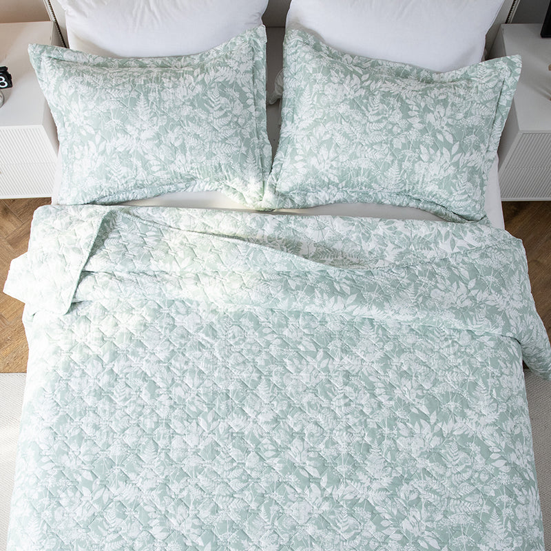 Kasentex Lightweight Botanical Green Floral Quilt Set - Light All Season Bedding, Room Decor, Graduation Gifts