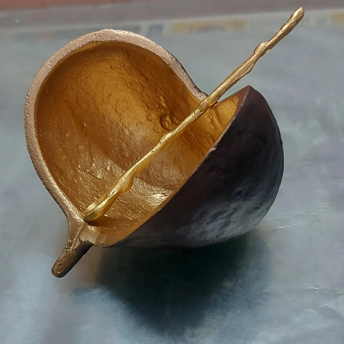BROWN AND GOLD POD BOWL WITH ONE 4" GOLD SPOON