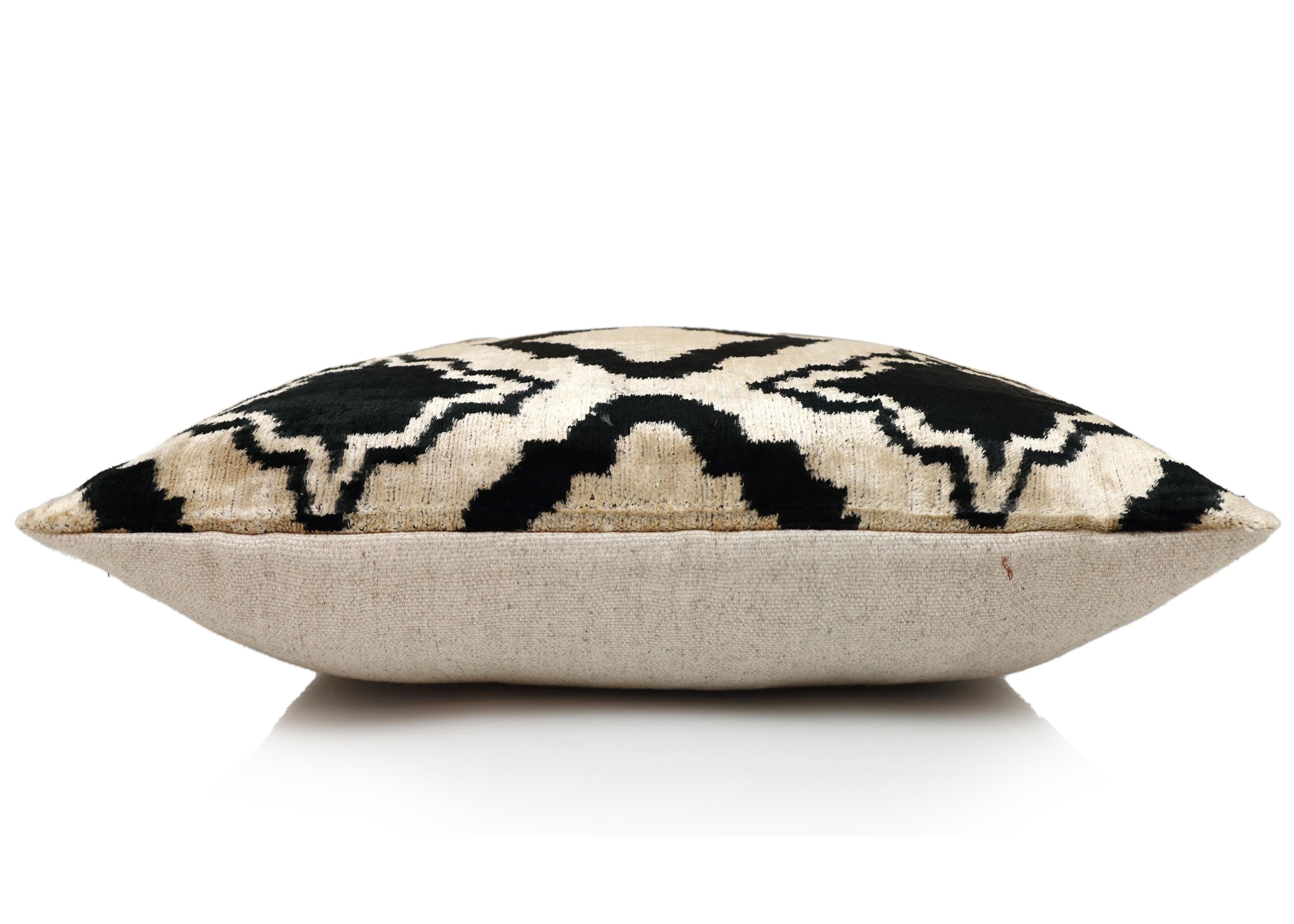 Hand-Knotted Geometric Lattice Silk Velvet Pillow - 20x20 Black & Cream