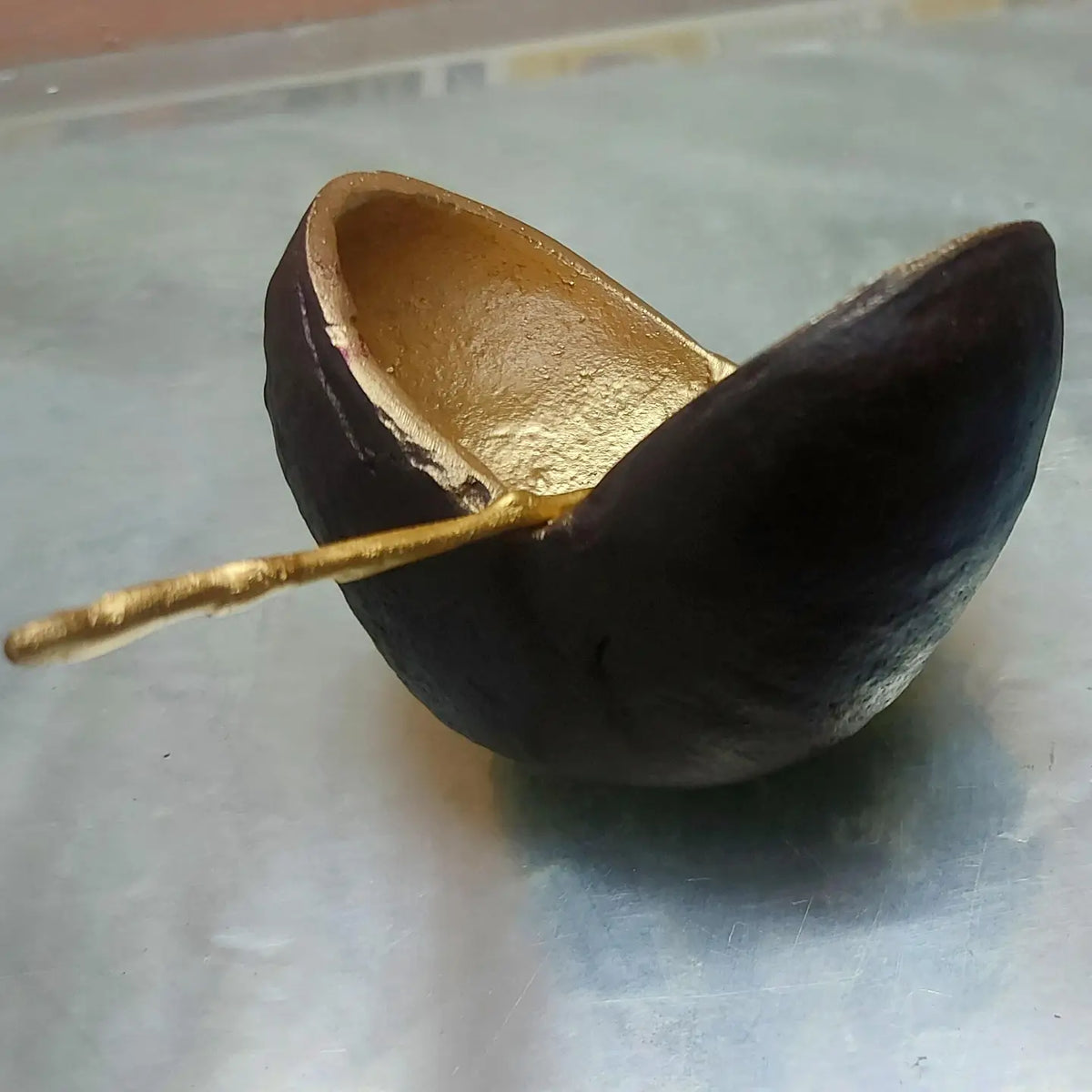 BROWN AND GOLD POD BOWL WITH ONE 4" GOLD SPOON