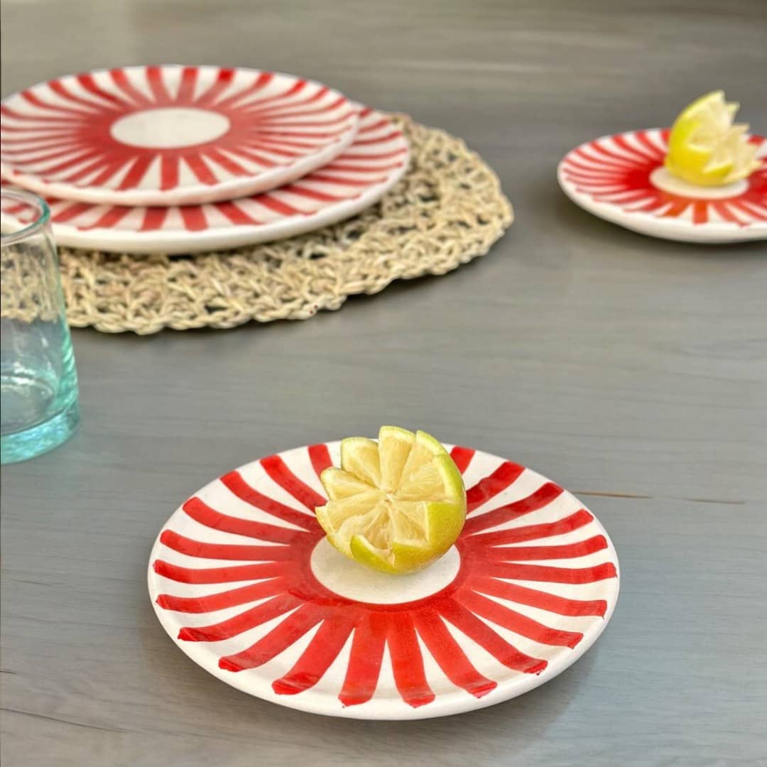 Red Sun Plate Set - Vibrant Dinnerware for Summer Dining-1