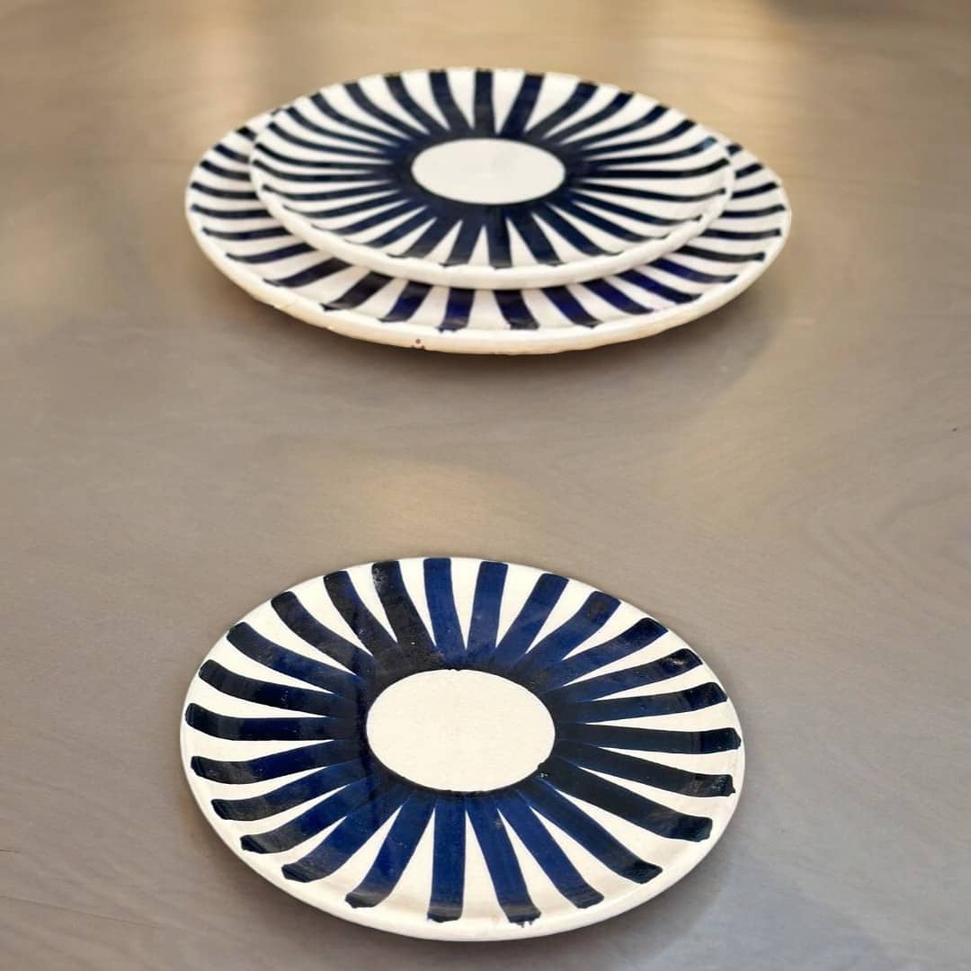 Blue Sun Plate Set - Vibrant Dinnerware for Summer Dining-1