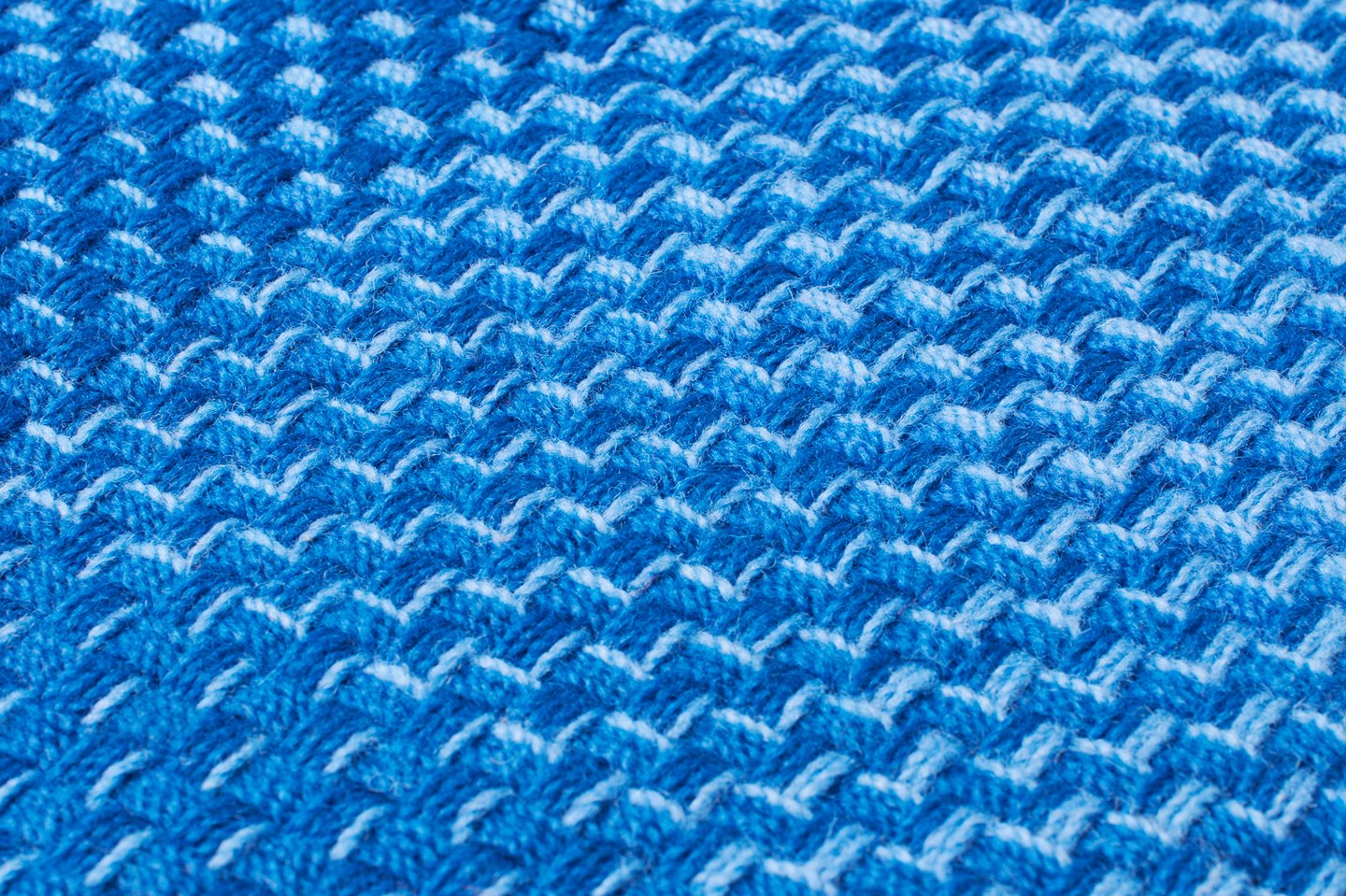 GRADIENT BLUE WOOL - THROW-3