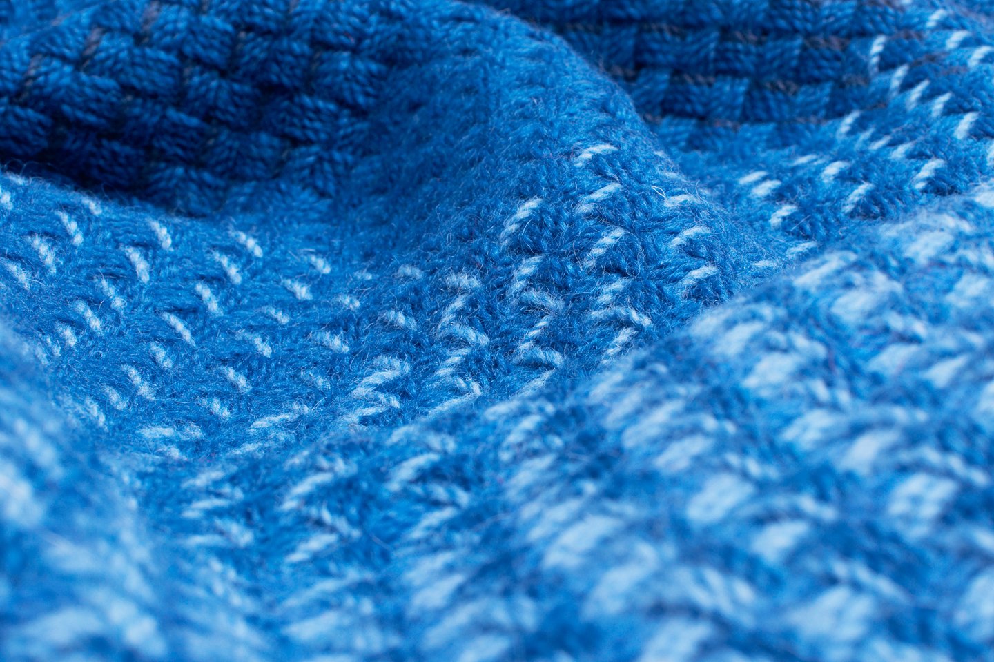 GRADIENT BLUE WOOL - THROW-4