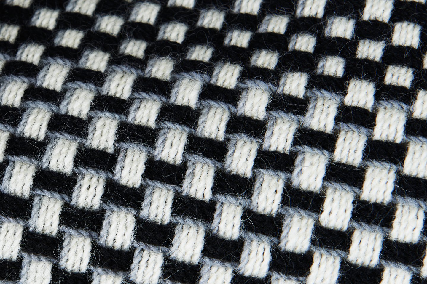 GRADIENT GREY WOOL - THROW-3