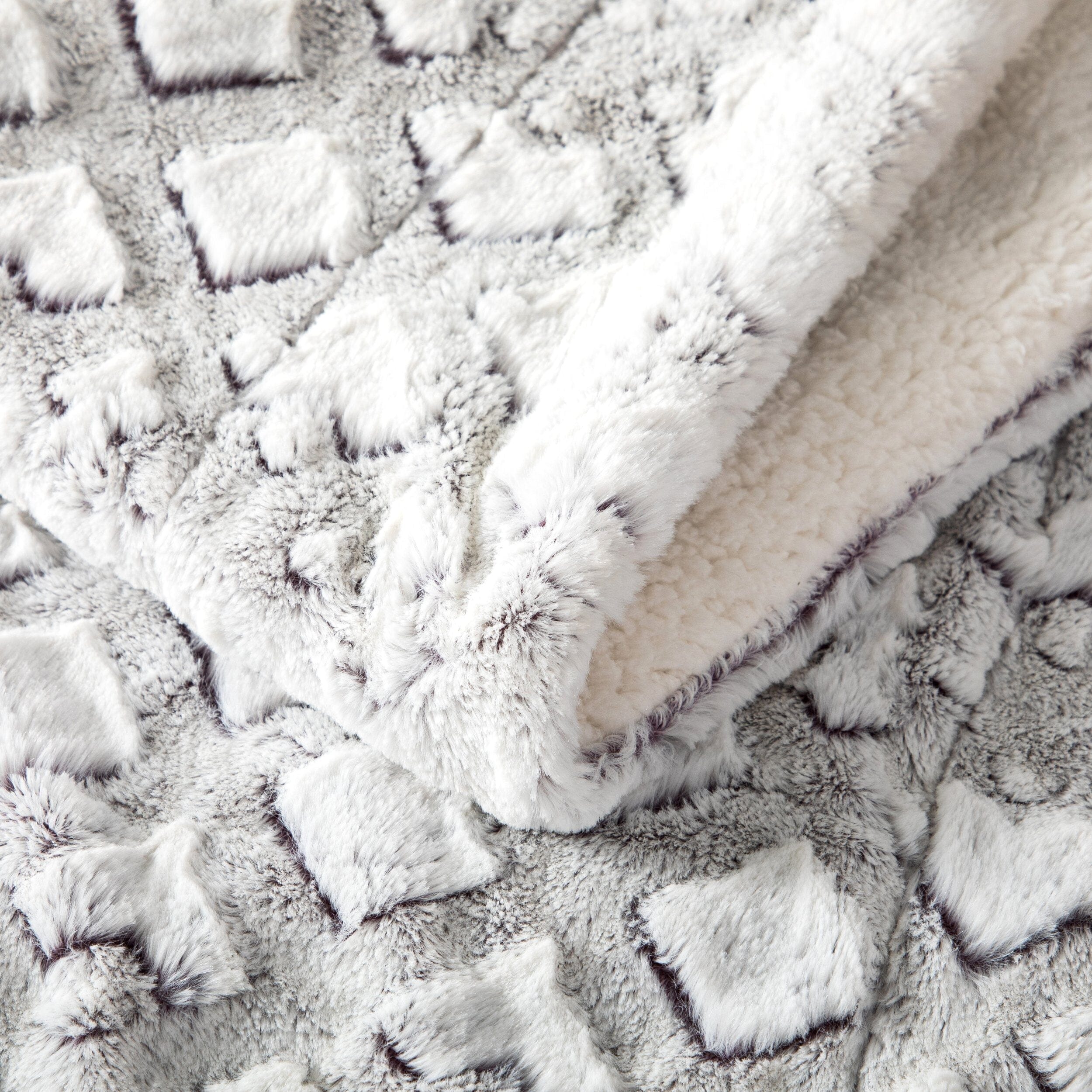 DaDa Bedding Luxury Dreamy Milky White & Purple Sherpa Backside Faux Fur Throw Blanket (M3395)