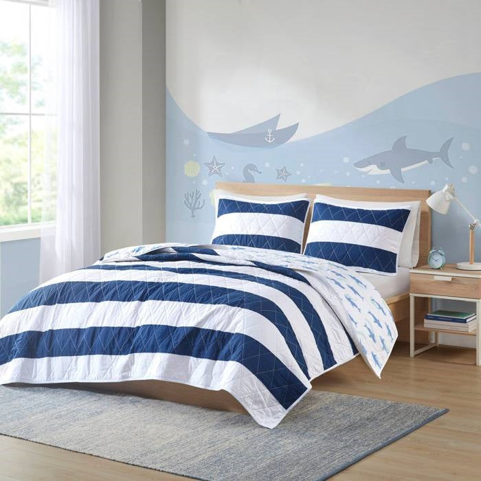 Full/Queen 3 Piece Coastal Reversible Navy Blue White Sharks Cotton Quilt Set-0