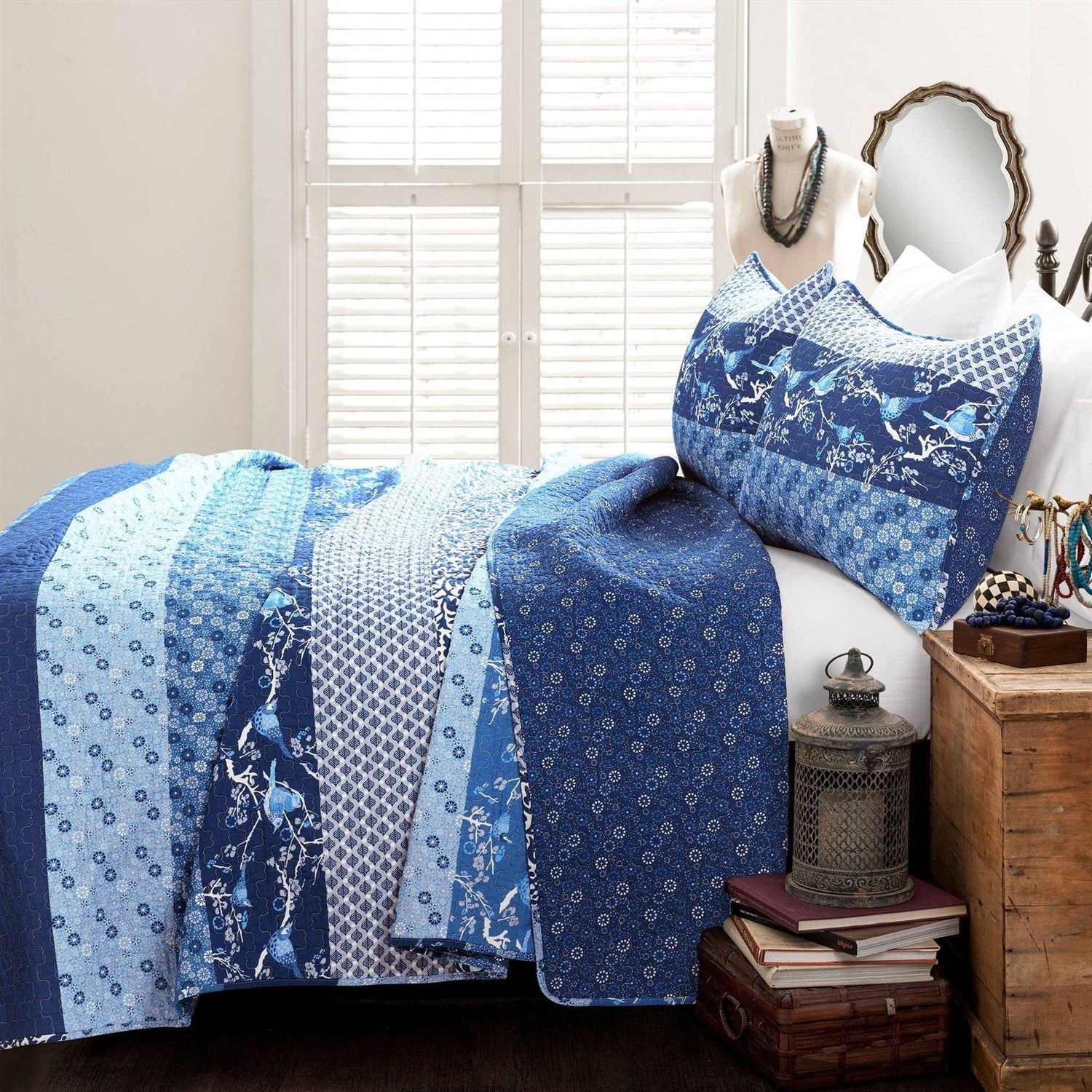 Full/Queen Navy White Light Blue Boho Floral Birds Reversible Quilt Set-0