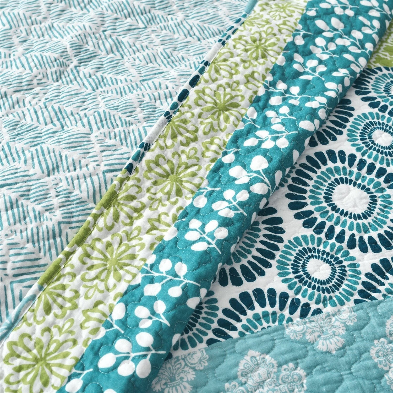 Full/Queen Cotton 3 Piece Reversible Blue White Green Floral Damask Quilt Set-2