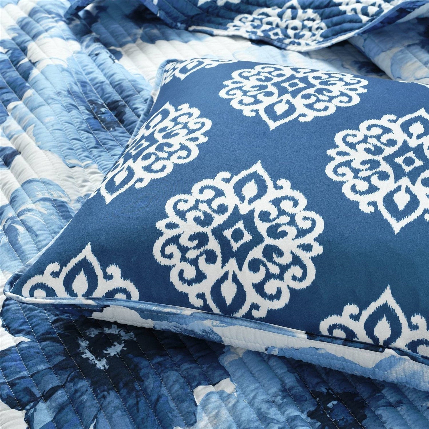 Full/Queen Blue Flowers Lightweight Polyester Microfiber Quilt Set-2