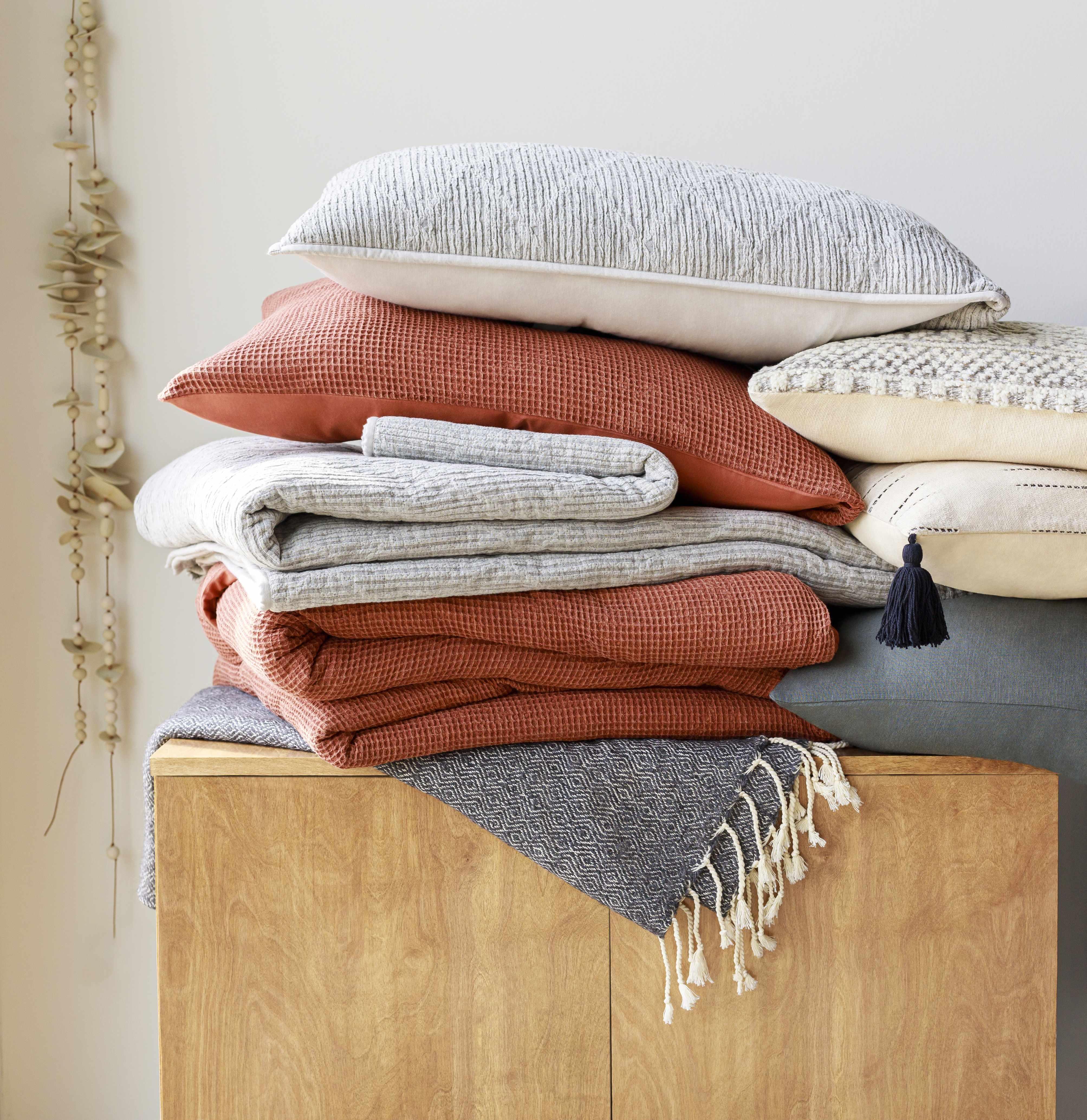 Disod Throw Pillow - Clearance - PRHOMZ