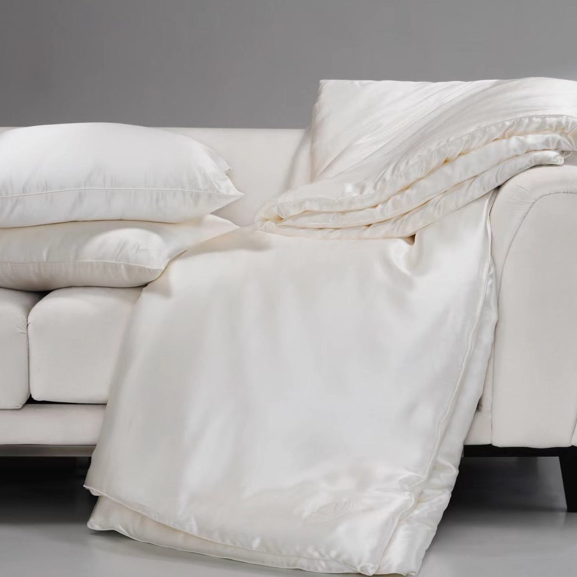 Silk Comforter with Silk Shell by La Seta