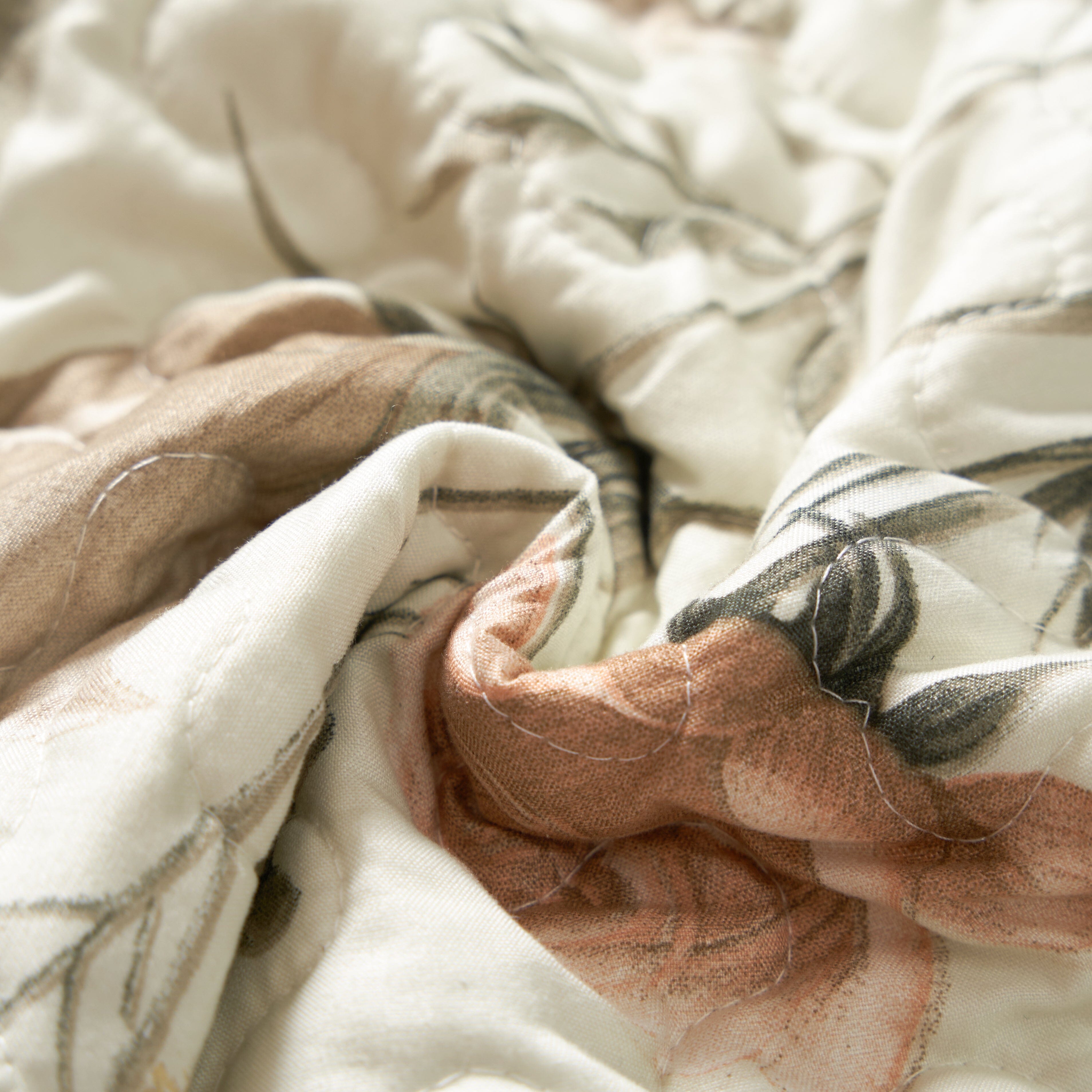 DaDalogy Enchanted Meadow Placemats - Set of 4, Floral Elegance in Beige, Rose, and Soft Green, Premium Soft Microfiber, Perfect for Any Meal, 13x19 Inches