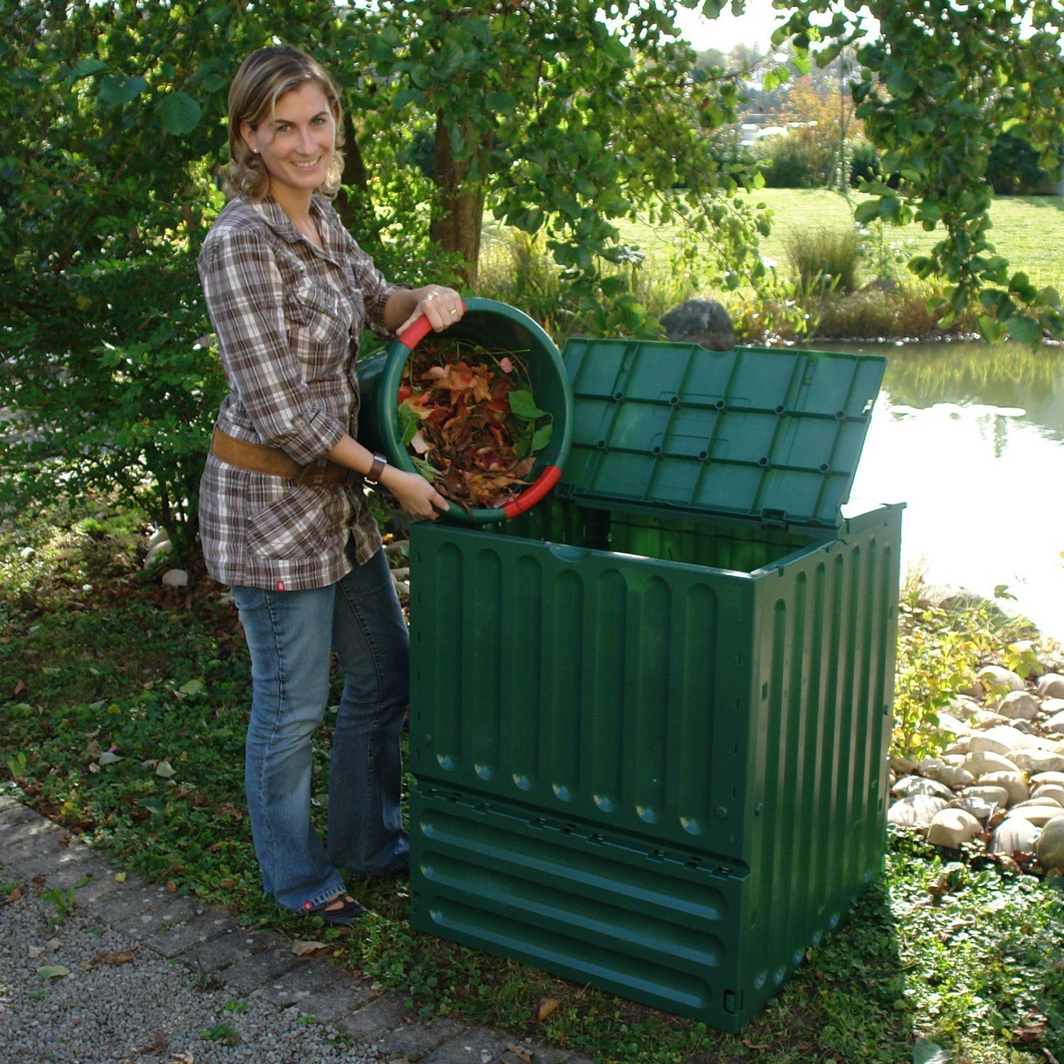 Outdoor Composting 110-Gallon Composter Recycle Plastic Compost Bin - Green-0