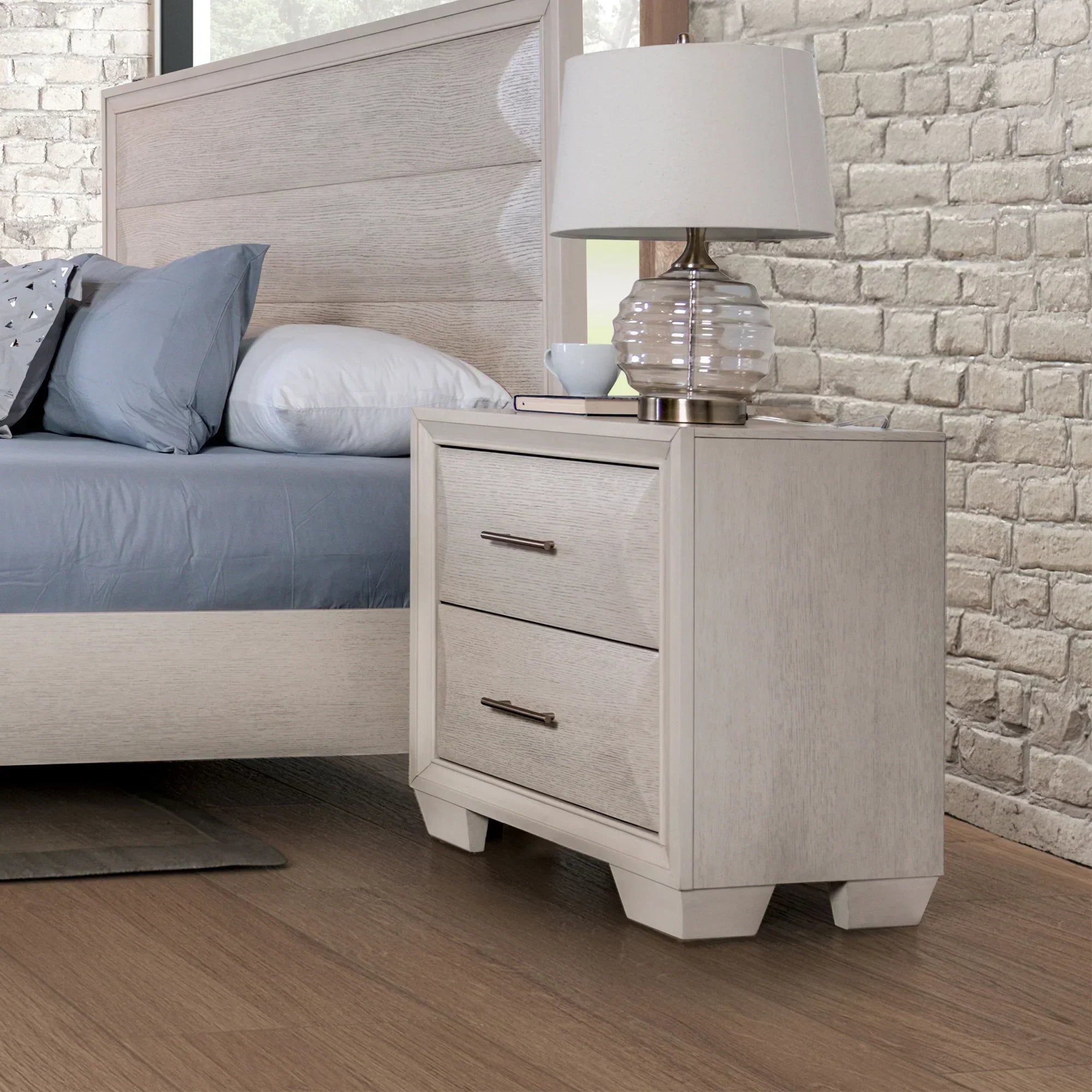 Hinwitz Transitional Solid Wood 2-Drawer Nightstand