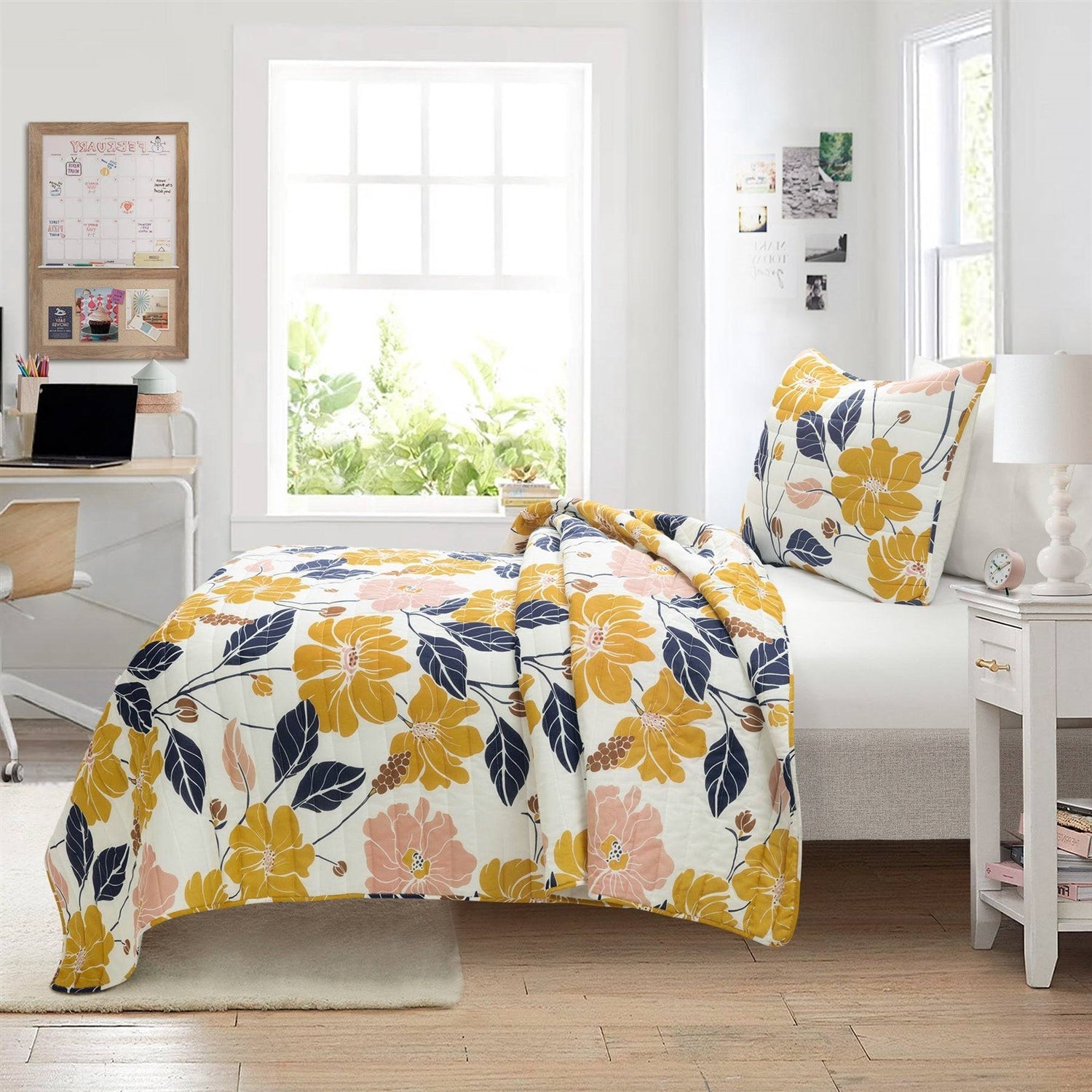 Full/Queen  Aloha Hawaiian Floral Lightweight Quilt Set-1