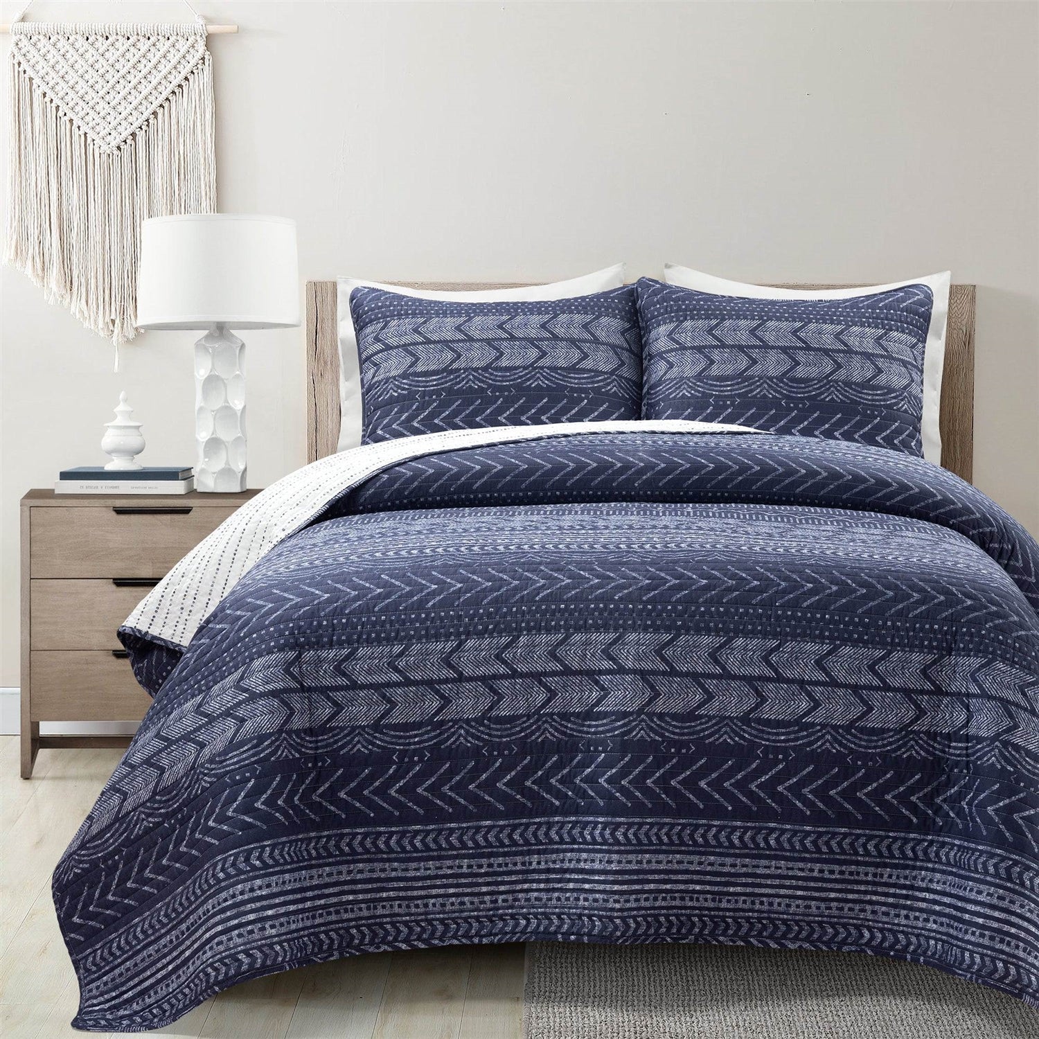 Full/Queen Scandinavian Chevron Navy Blue White Reversible Cotton Quilt Set-0