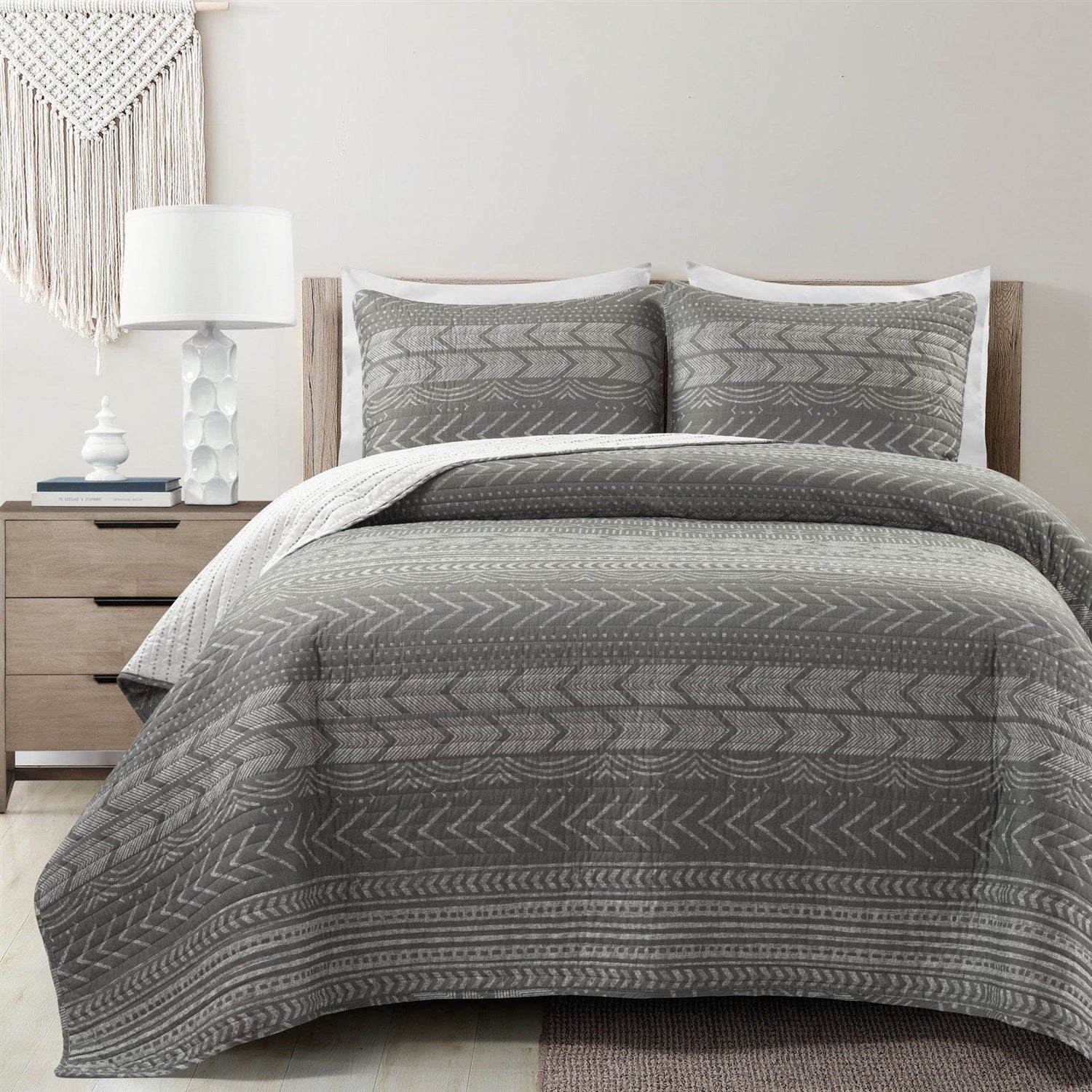 Full/Queen Scandinavian Dark Grey Chevron Reversible Cotton Quilt Set-0