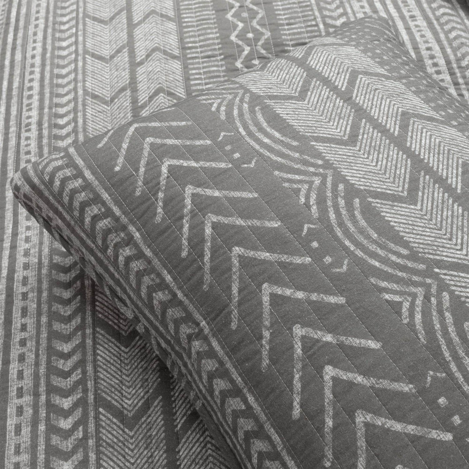 Full/Queen Scandinavian Dark Grey Chevron Reversible Cotton Quilt Set-3