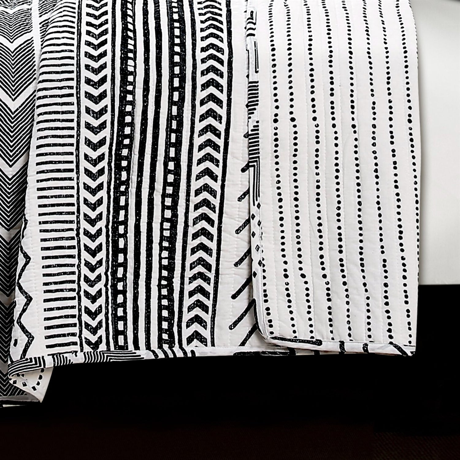 3 Piece Scandinavian Black White Reversible Cotton Set in Full/Queen-3