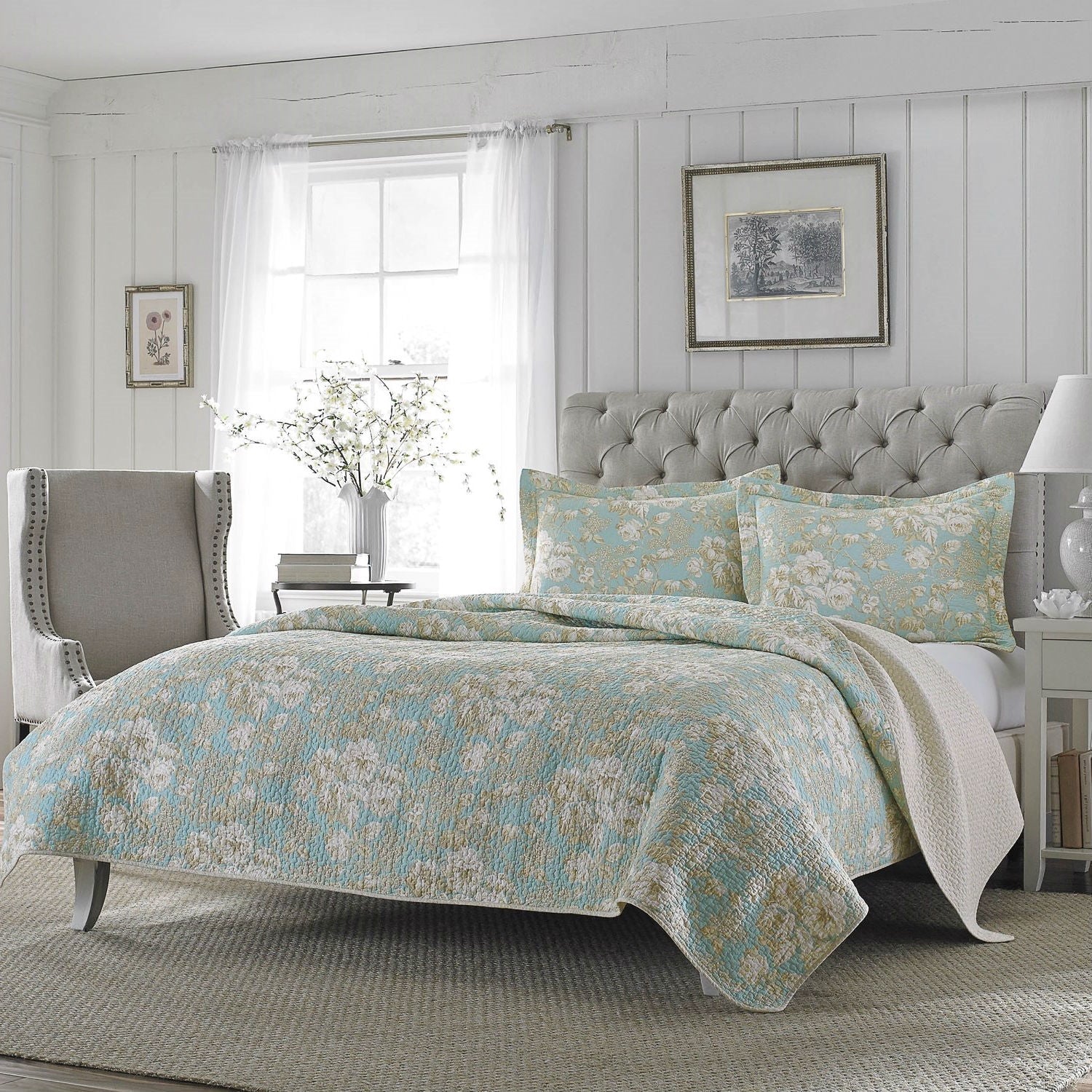 Full / Queen 3-Piece Cotton Quilt Set in Seafoam Blue Beige Floral Pattern-0