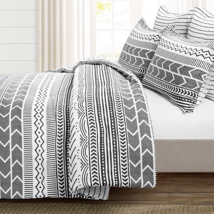 Full/Queen Scandinavian Chevron 5 Piece Black White Lightweight Comforter Set-1