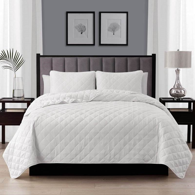 Full/Queen 3-Piece White Polyester Microfiber Diamond Quilted Quilt Set-1