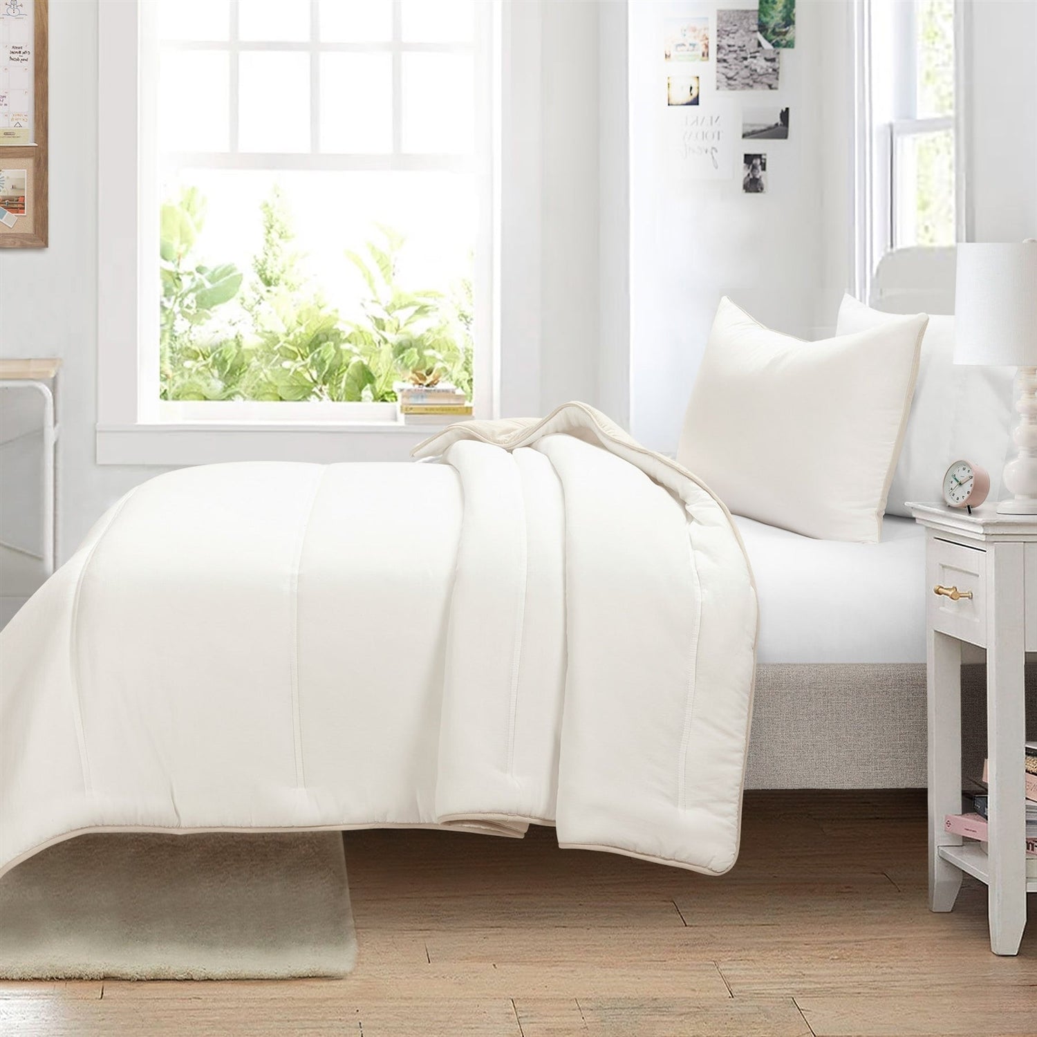 Full/Queen Soft Lightweight Reversible Quilted Comforter Set in White/Beige-1