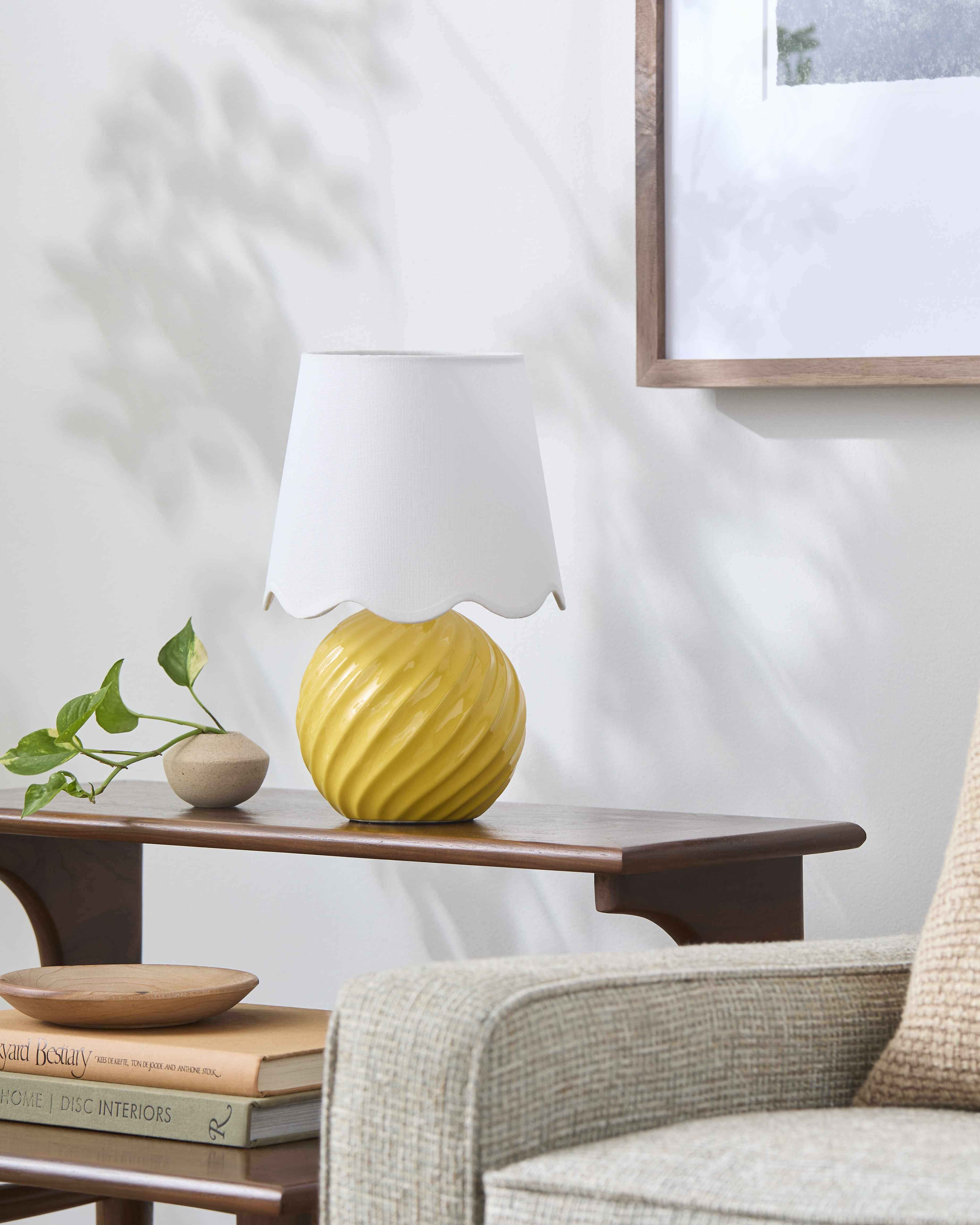 Gestalgar Table Lamp-1