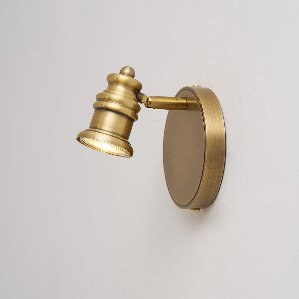 Vantage Series | Brass Linear Spotlight Bar with MR16 LED Heads for Vanity Lighting