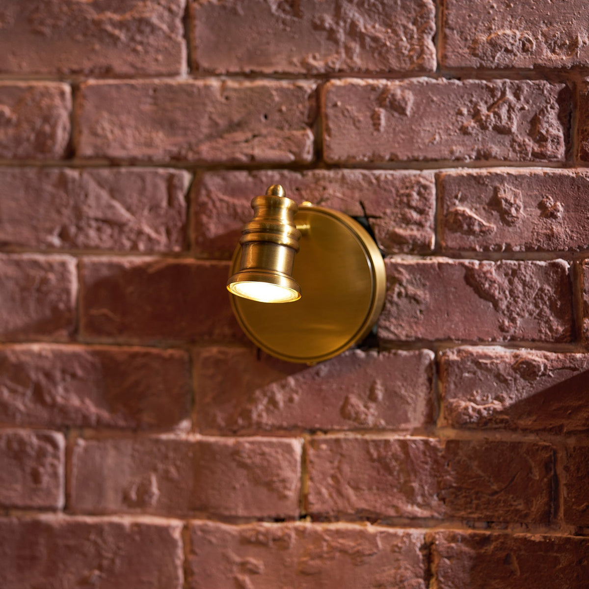 Vantage Series | Brass Linear Spotlight Bar with MR16 LED Heads for Vanity Lighting