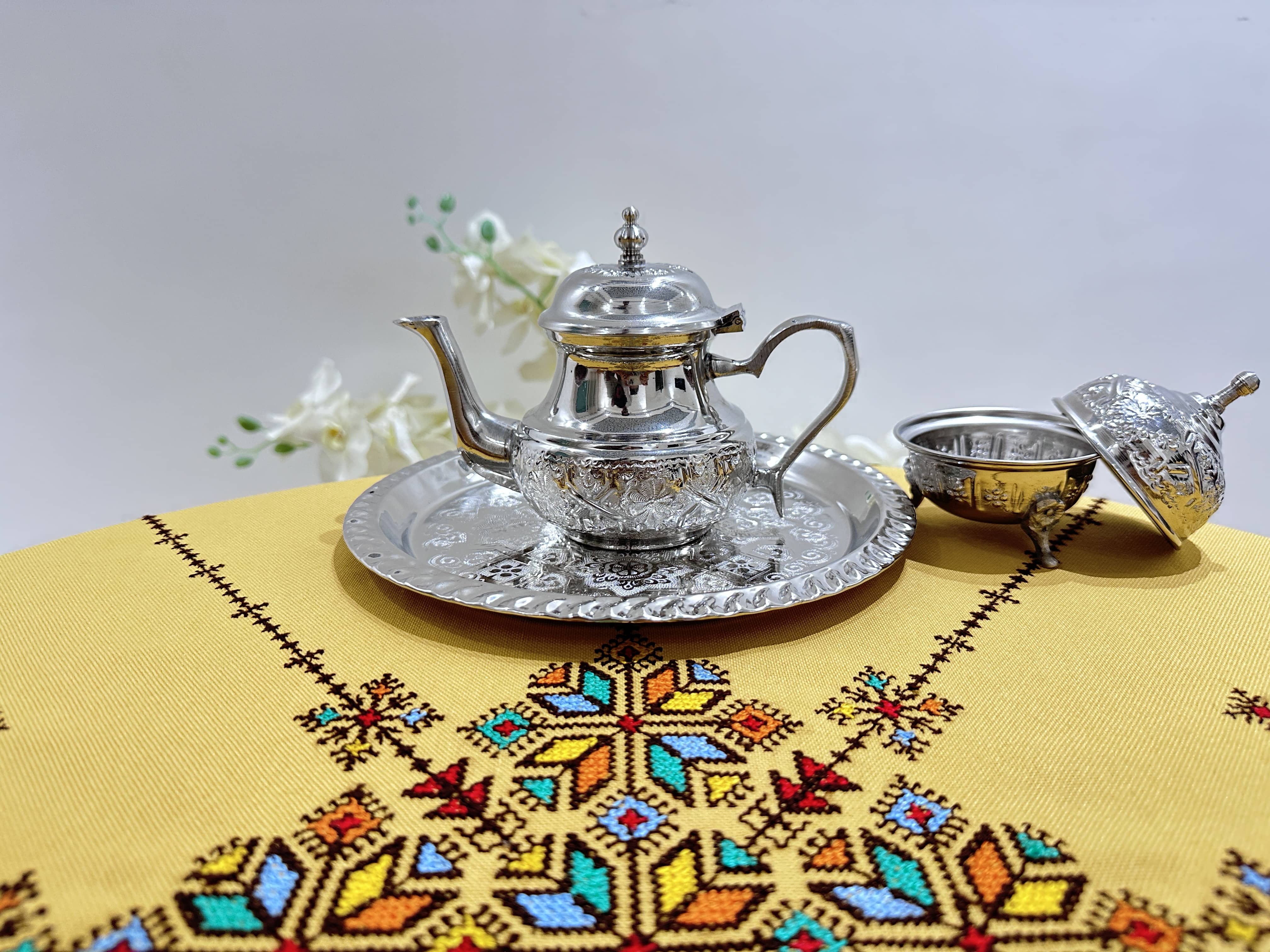 Yellow Hand Embroidered Table cloth and napkins, a magnificent decoration to add a Moroccan touch to your home.-3