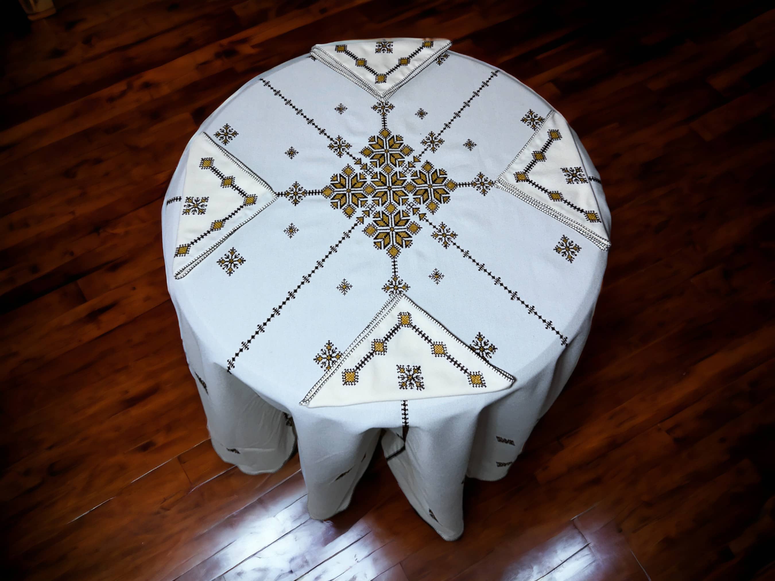 Brown Hand Embroidered Table cloth and napkins, a magnificent decoration to add a Moroccan touch to your home.-4