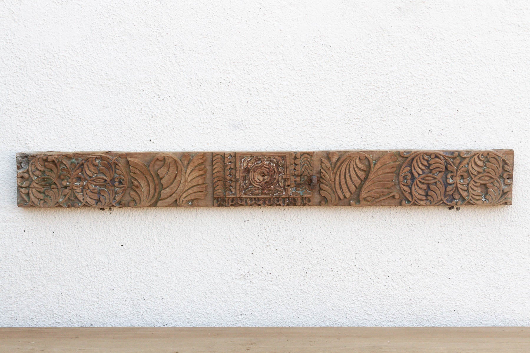 Medallion & Acanthus Leaf Indian Carved Panel
