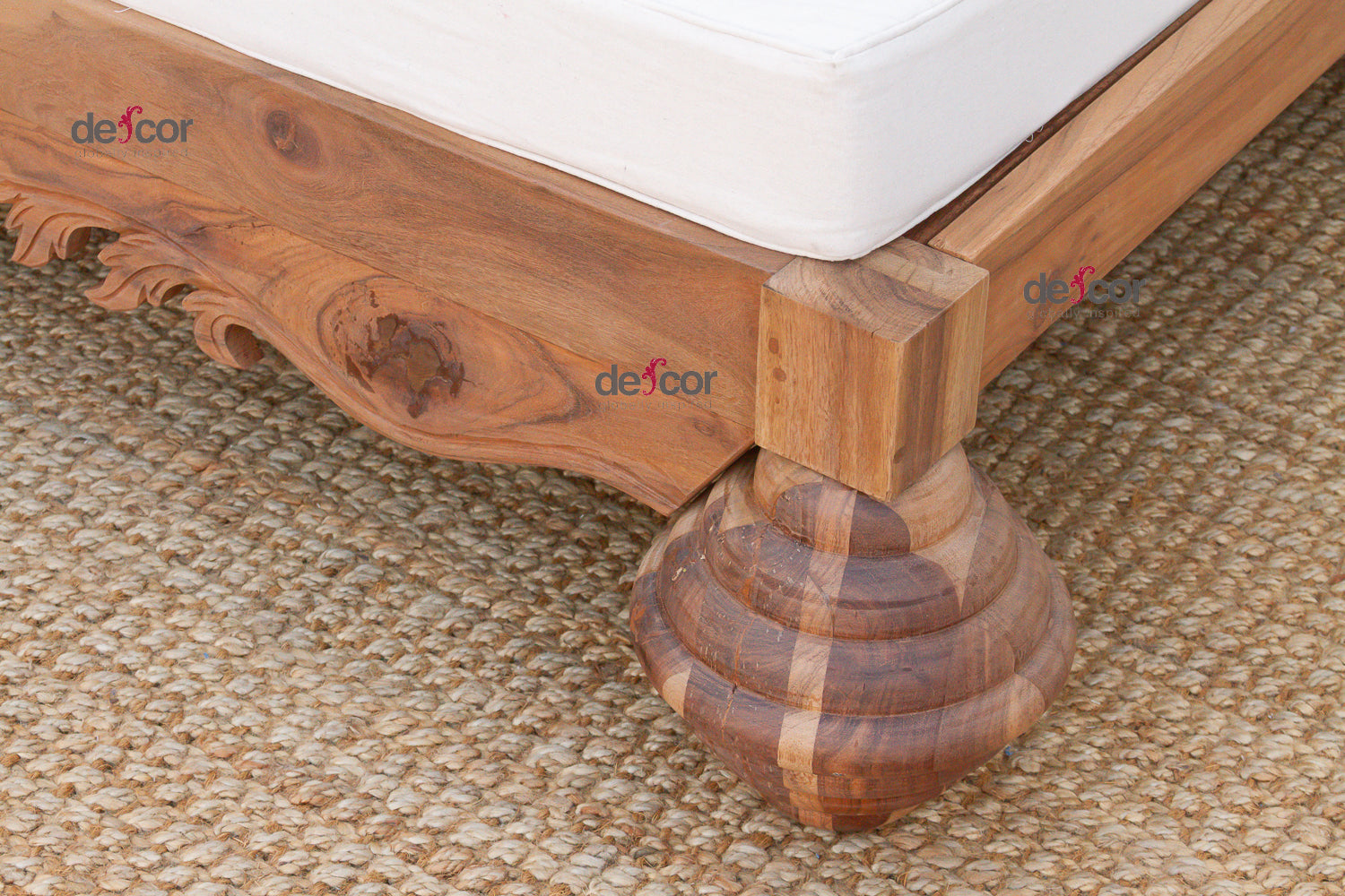 Finely Carved Bali Lounge Daybed Sofa