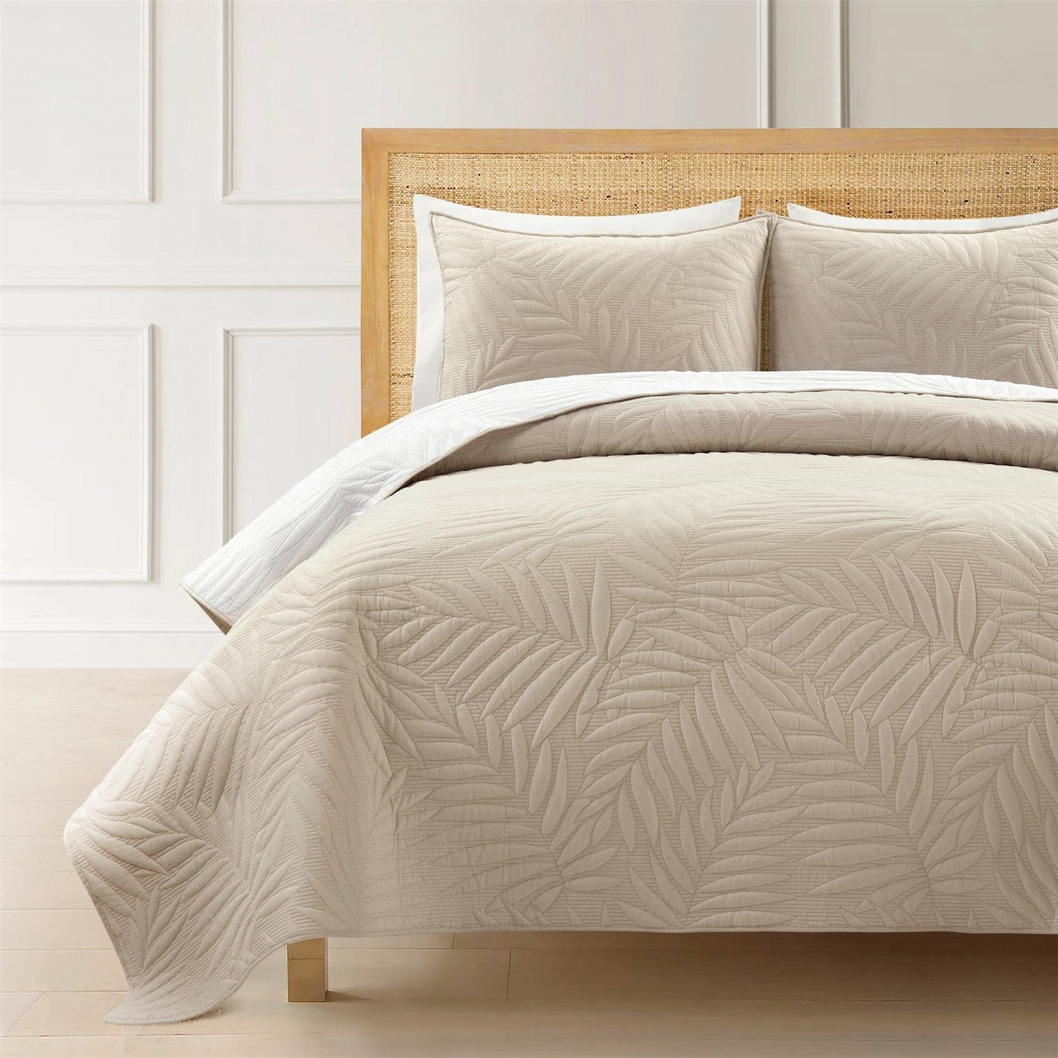 Full/Queen Lightweight Fern Leaf Reversible 3-PC White Beige Cotton Quilt Set-0