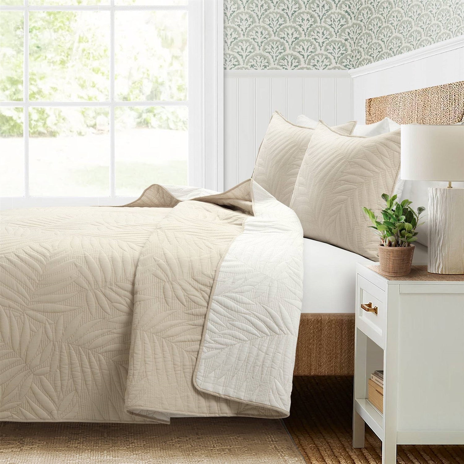 Full/Queen Lightweight Fern Leaf Reversible 3-PC White Beige Cotton Quilt Set-2