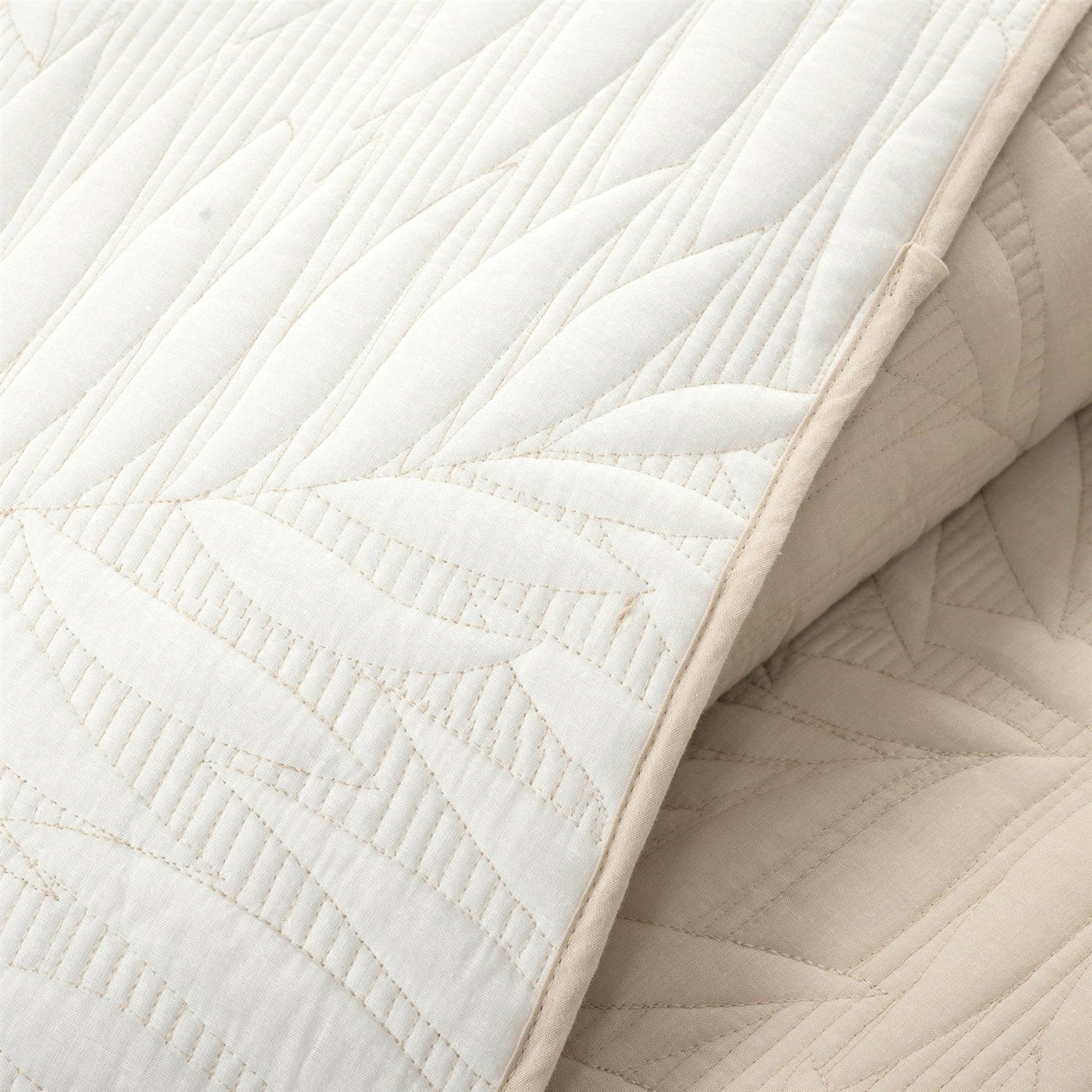 Full/Queen Lightweight Fern Leaf Reversible 3-PC White Beige Cotton Quilt Set-3