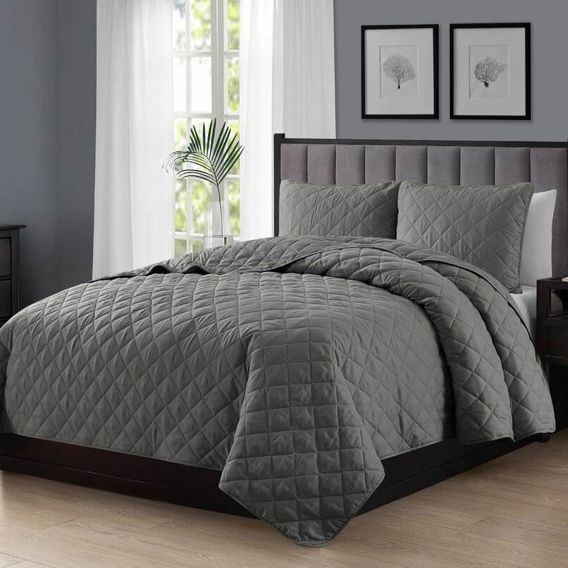 King/CAL King 3-Piece Dark Grey Polyester Microfiber Diamond Quilted Quilt Set-1