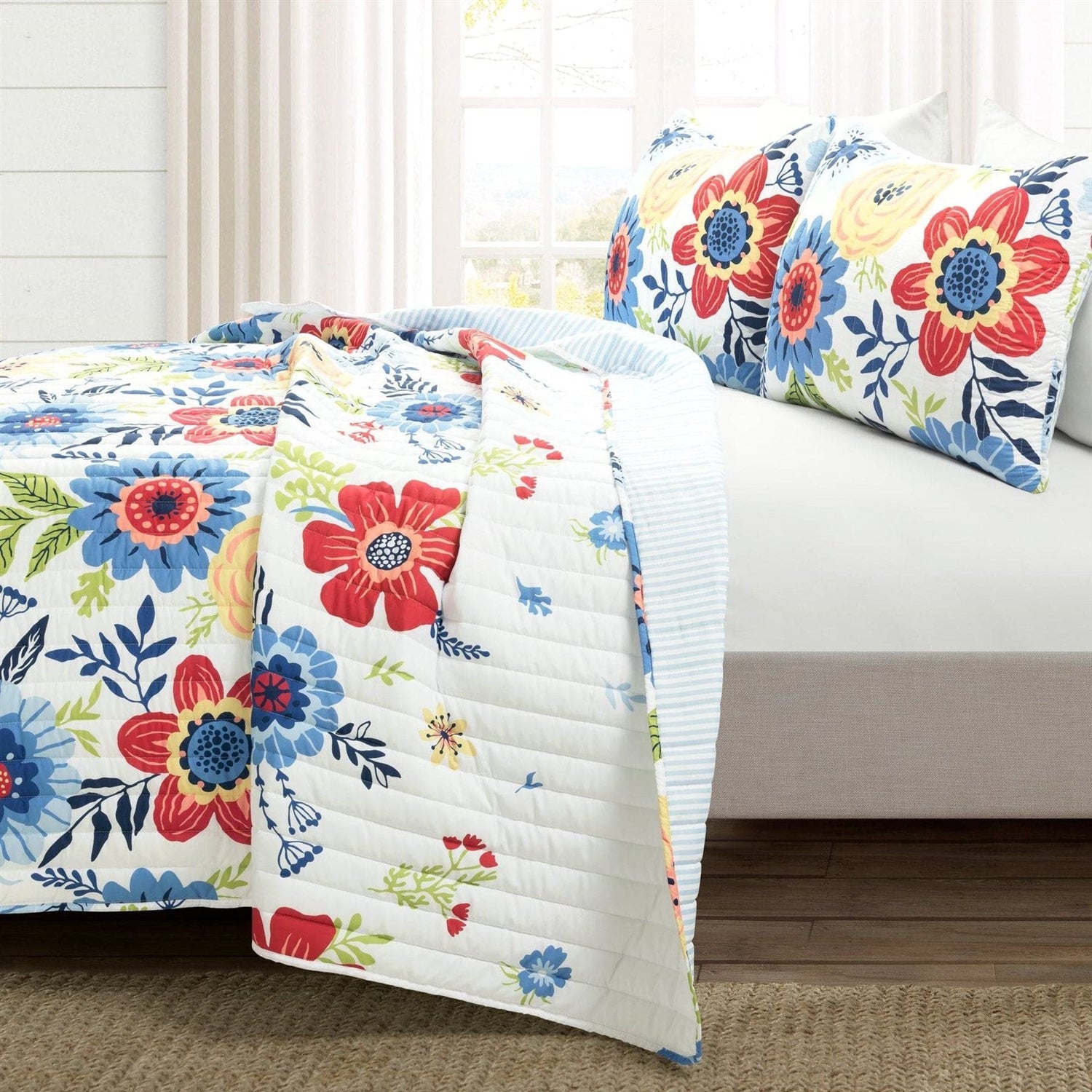 King size Lightweight Floral Navy Blue Coral White 3-Piece Polyester Quilt Set-1