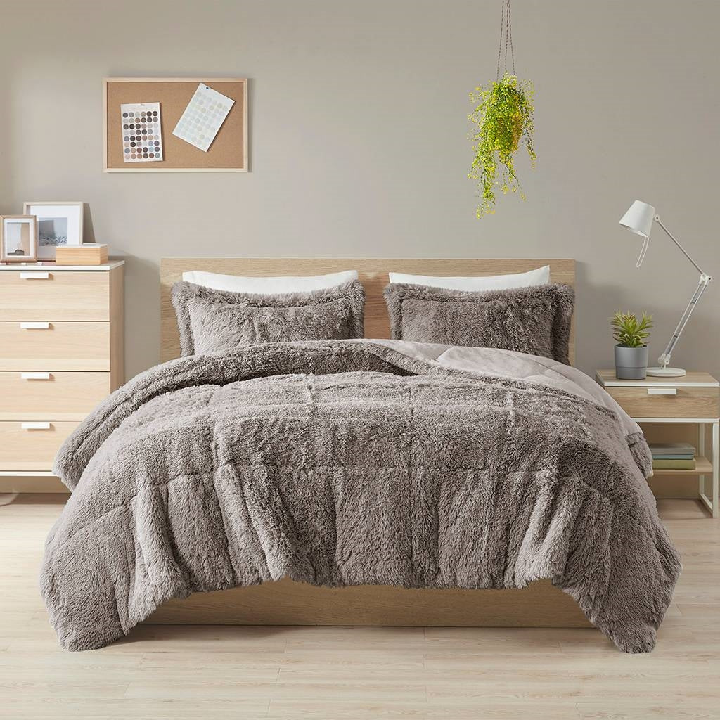 King/CAL King Grey Soft Sherpa Faux Fur 3-Piece Comforter Set with Pillow Shams-0