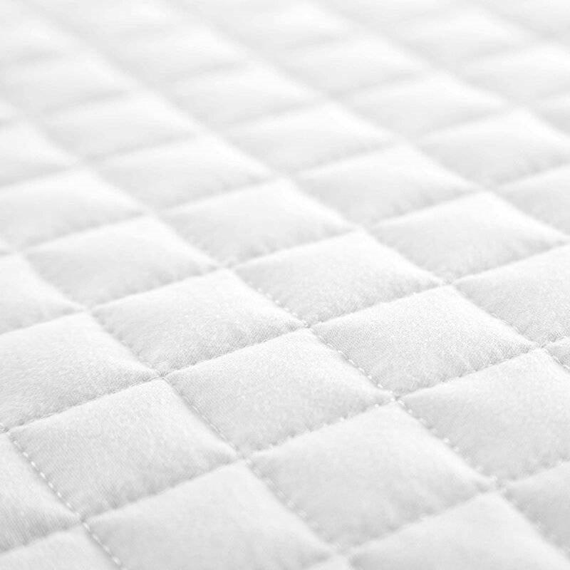 King/Cal King Lightweight White Ultra Soft 3-Piece Microfiber Quilt Set-3