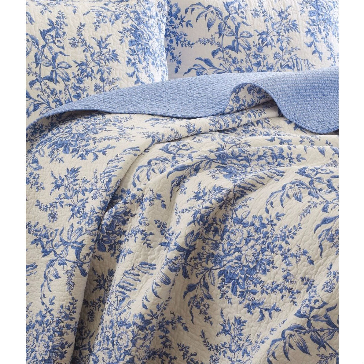 King size 100-Percent Cotton Quilt Bedspread Set with Blue White Floral Leaves Pattern-1