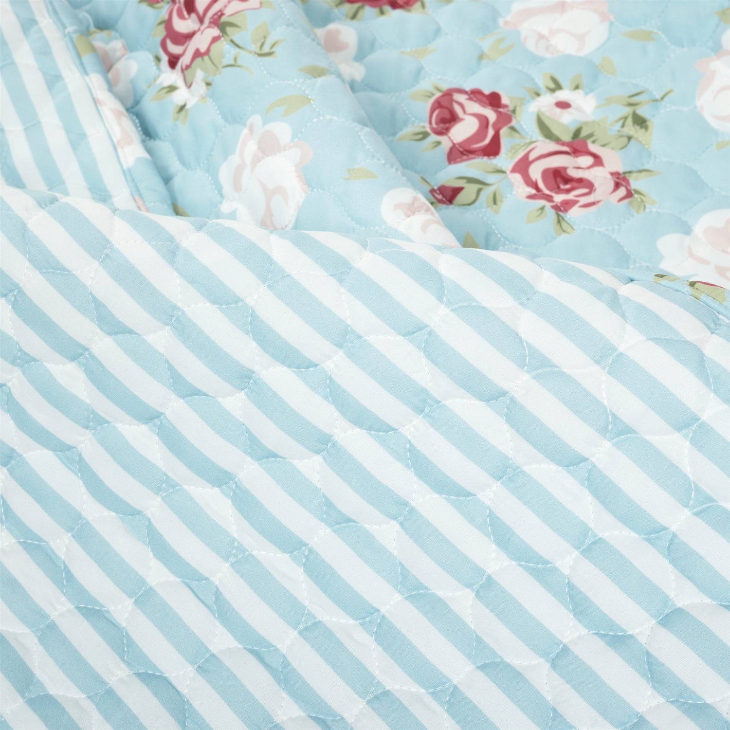 Full/Queen size Vintage Rose Ruffle Edge Light Quilt Set in Blue White and Pink-1