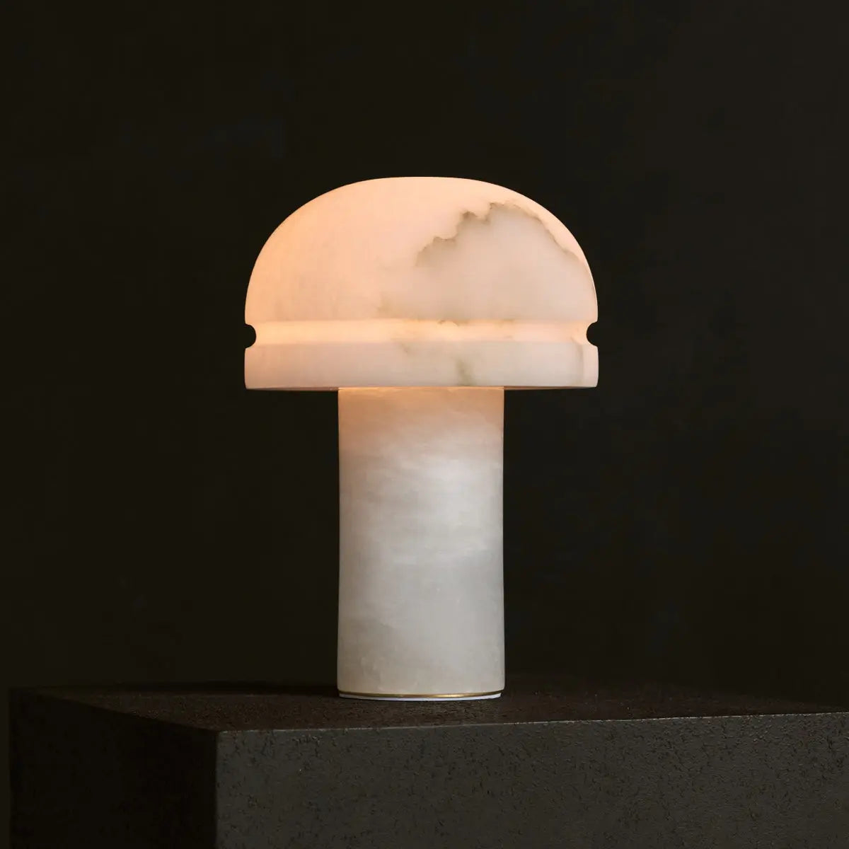 Leonardo Stylish Alabaster Lamp – Elegant Lighting for Your Home-3