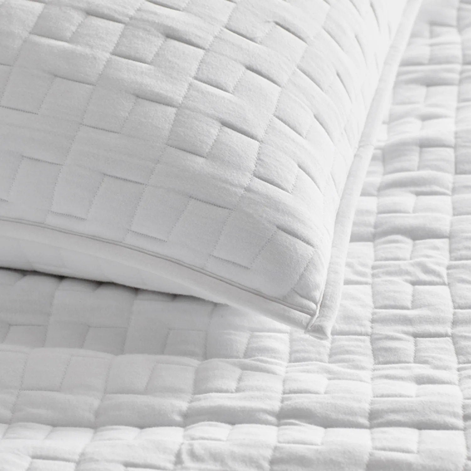 Ivory White - 3-Piece Quilt Bedding with Pillowcases | Lightweight Blanket | Cotton Filling | PureCottonSateen, PureLinen or LinenCottonMix-1