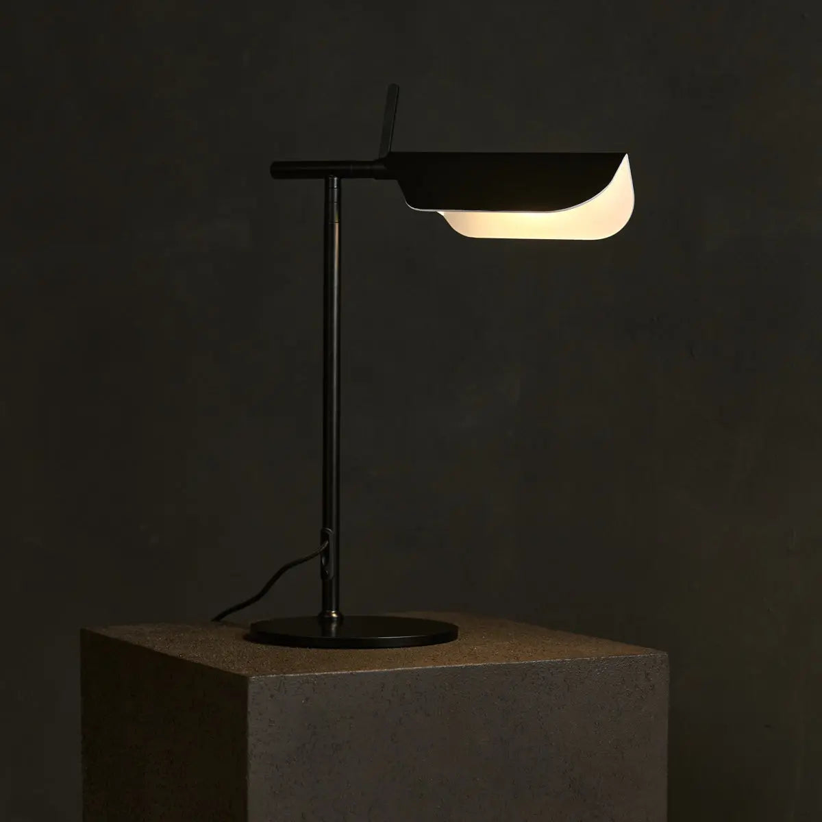 Marcello Black Metal Dresser Lamp – Modern Scandinavian Design-4